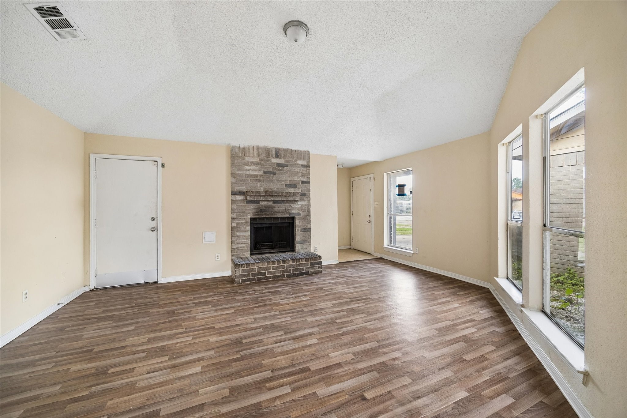 11618 Roandale Drive Property Photo 3