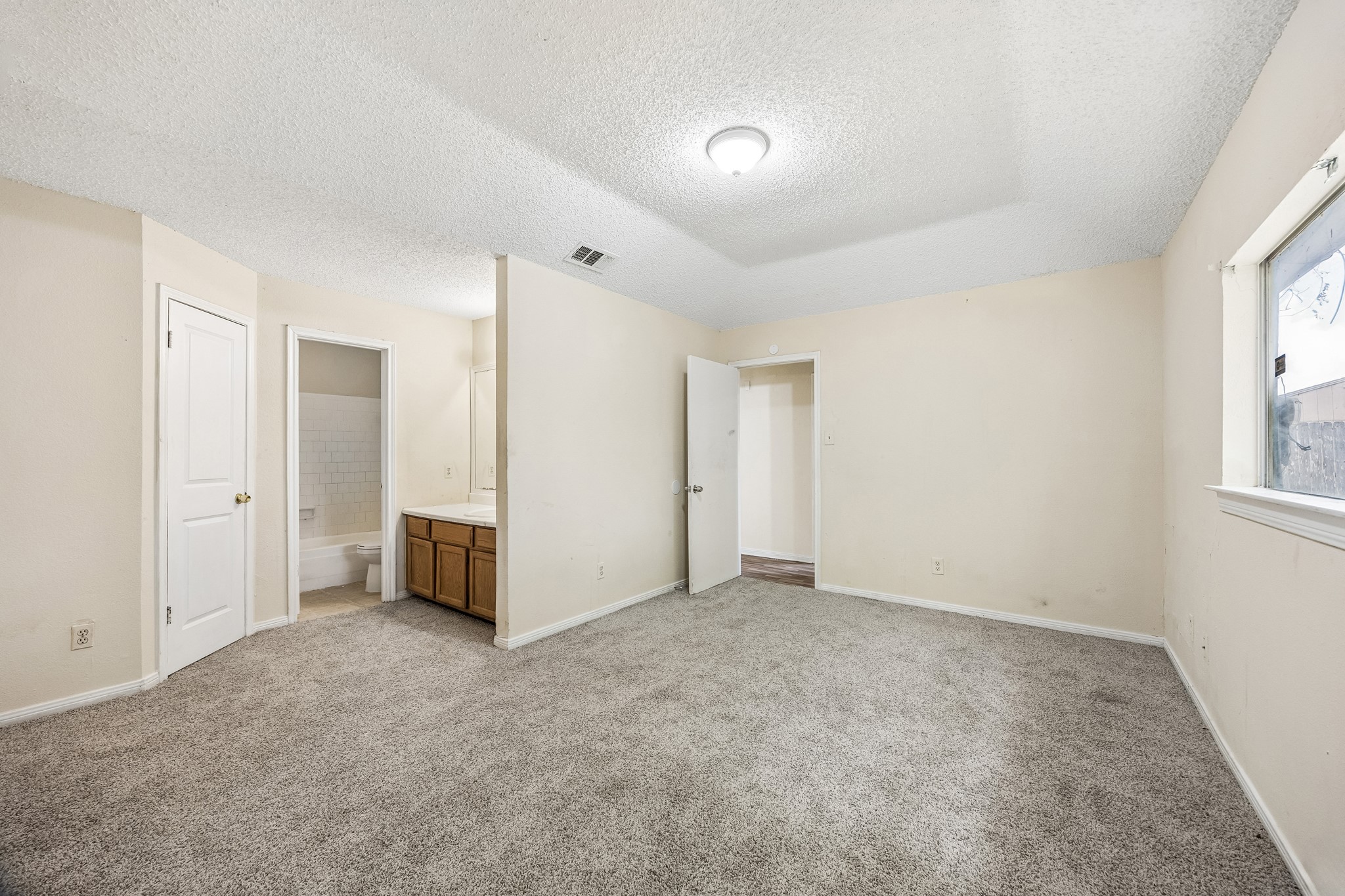 11618 Roandale Drive Property Photo 9