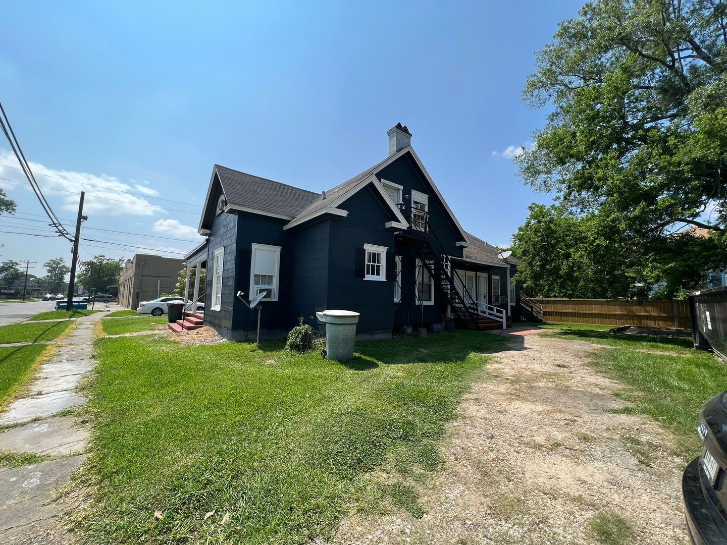 1142 Lyle Street Property Photo 2