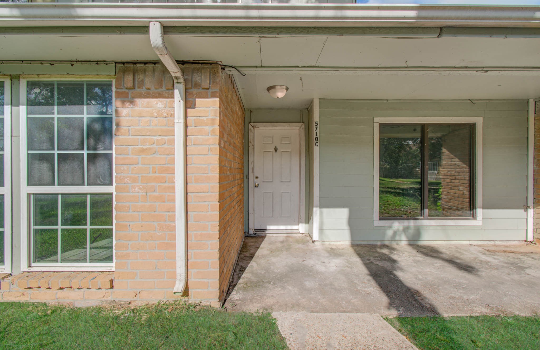 5710 Easthampton Drive C Property Photo 4