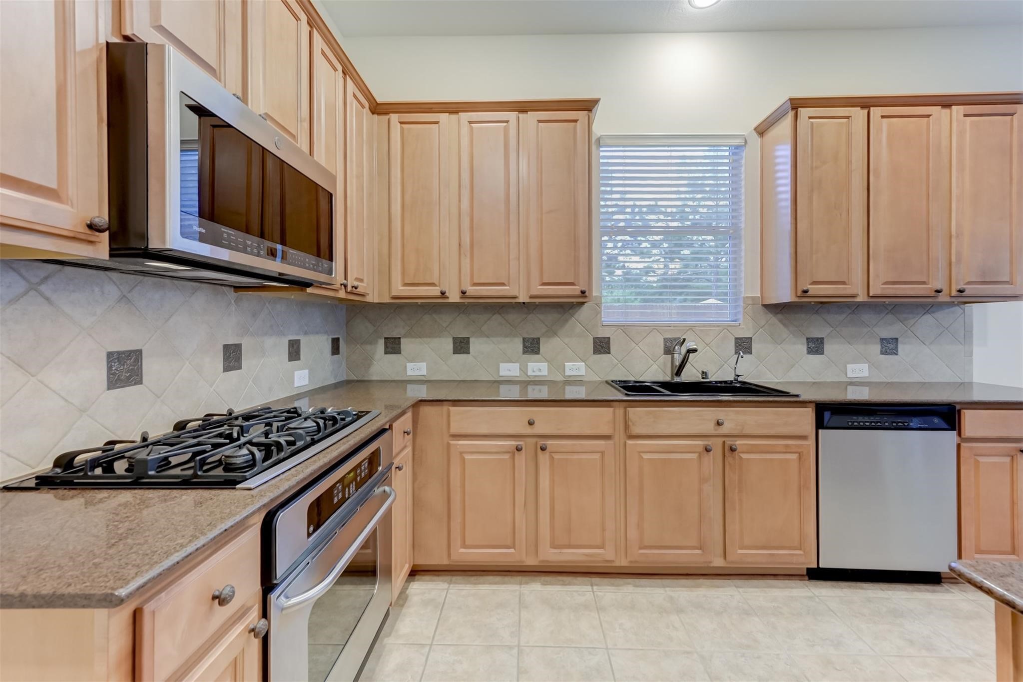 13751 Crested Iris Drive Property Photo 10