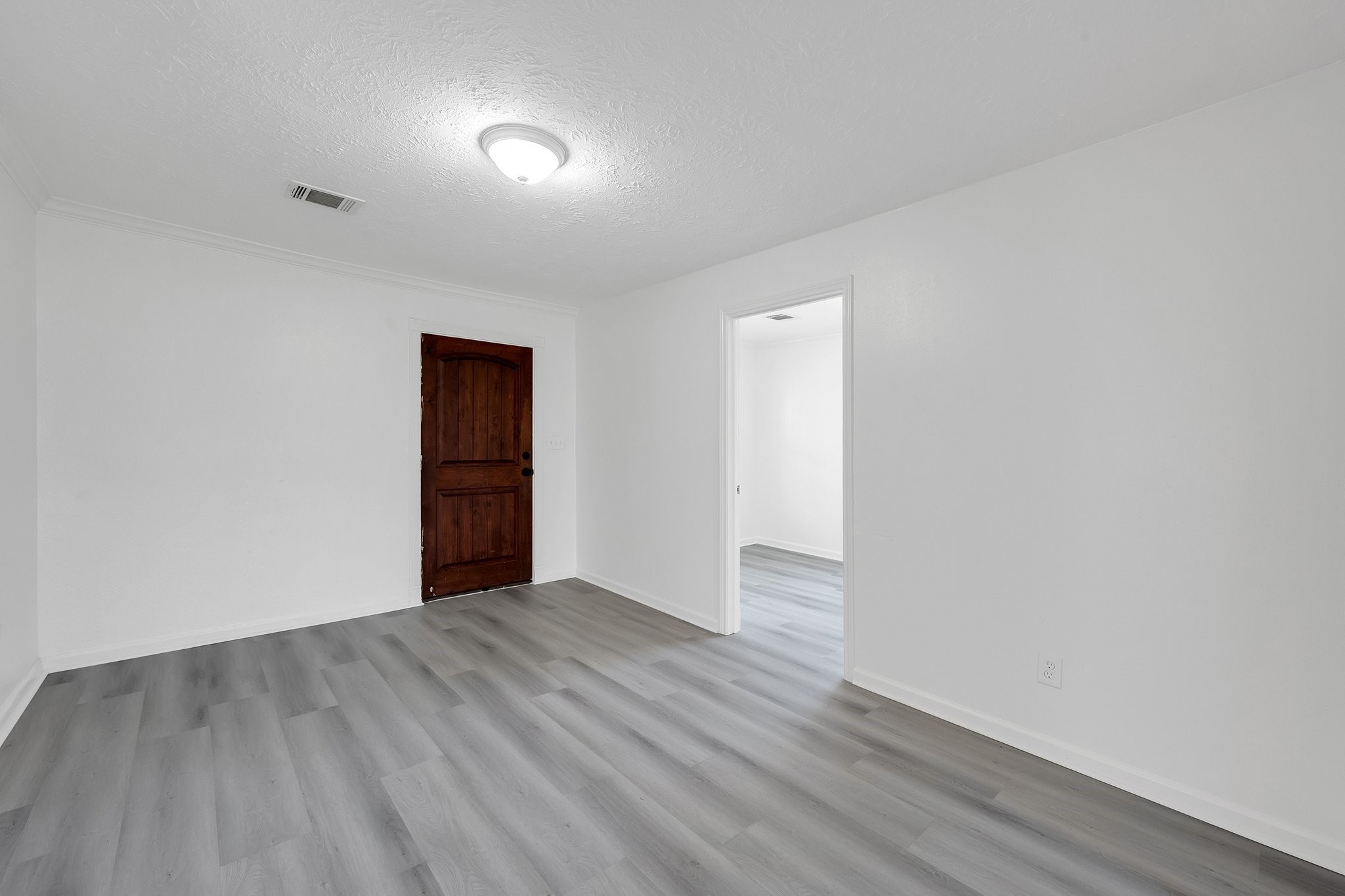214 N Hagerman Street Property Photo 3