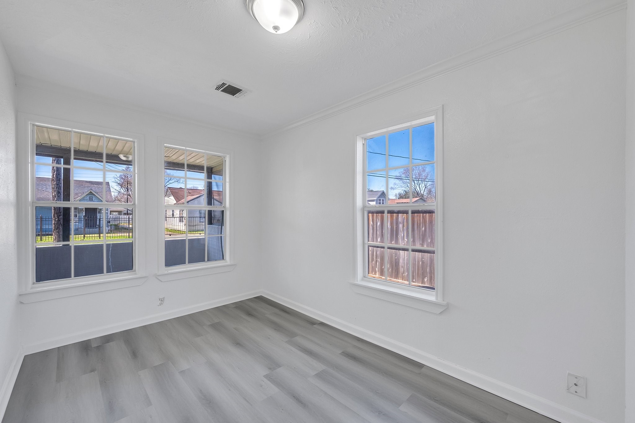 214 N Hagerman Street Property Photo 7