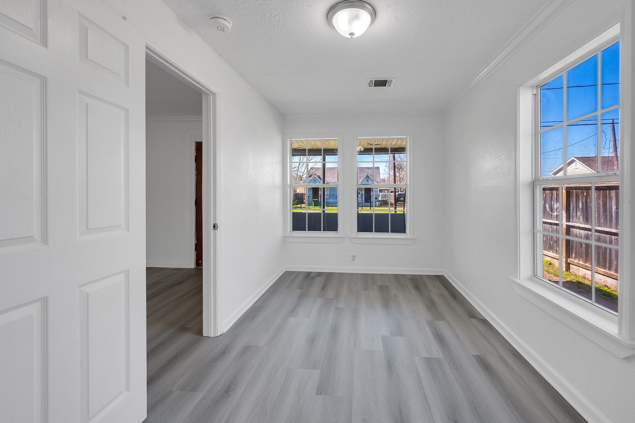 214 N Hagerman Street Property Photo 9
