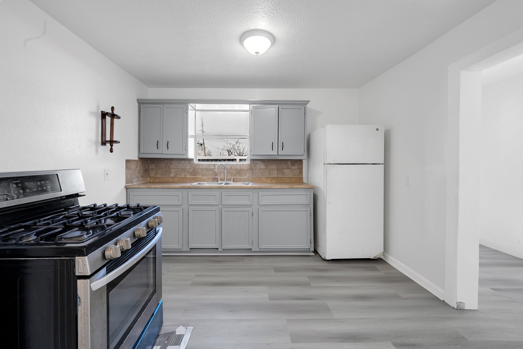 214 N Hagerman Street Property Photo 13