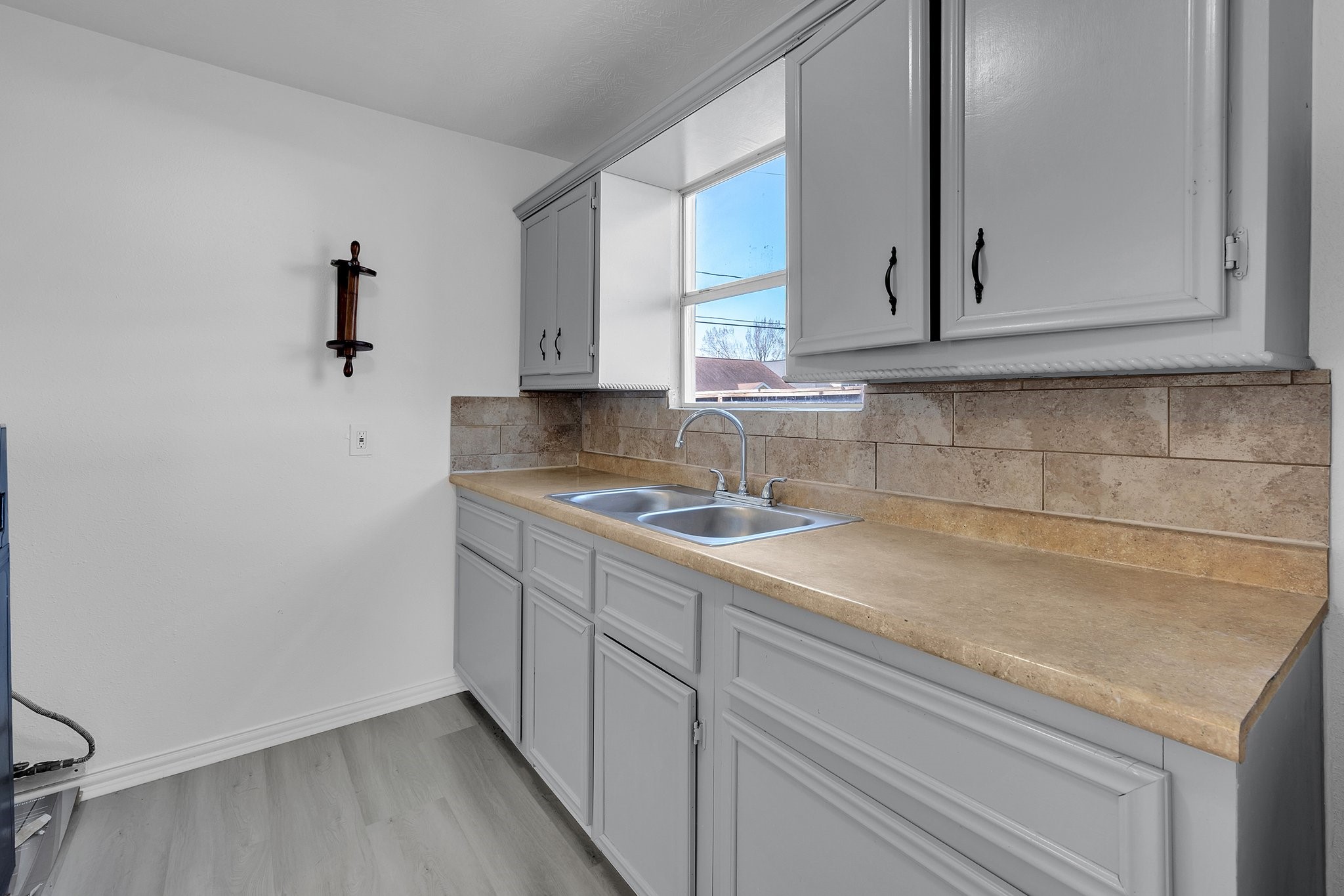 214 N Hagerman Street Property Photo 15