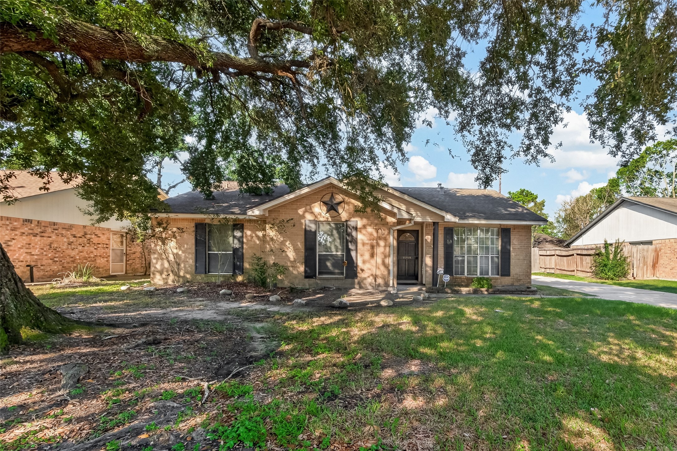 21719 Meadowhill Drive Property Photo 3