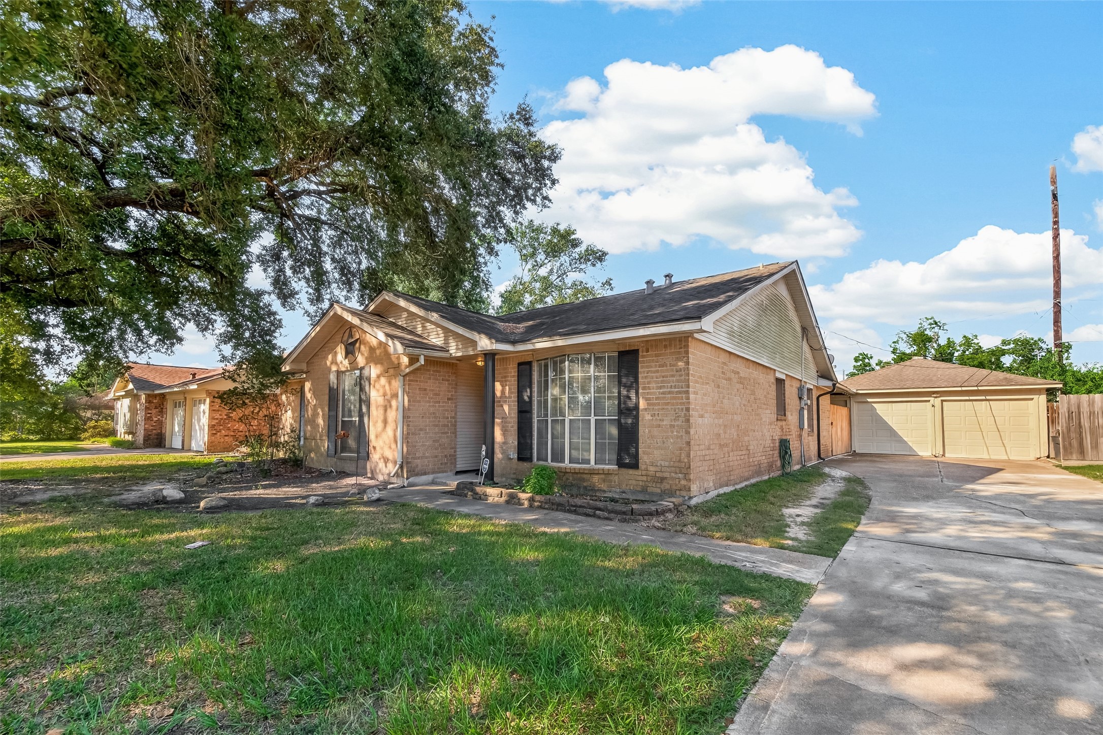 21719 Meadowhill Drive Property Photo 6