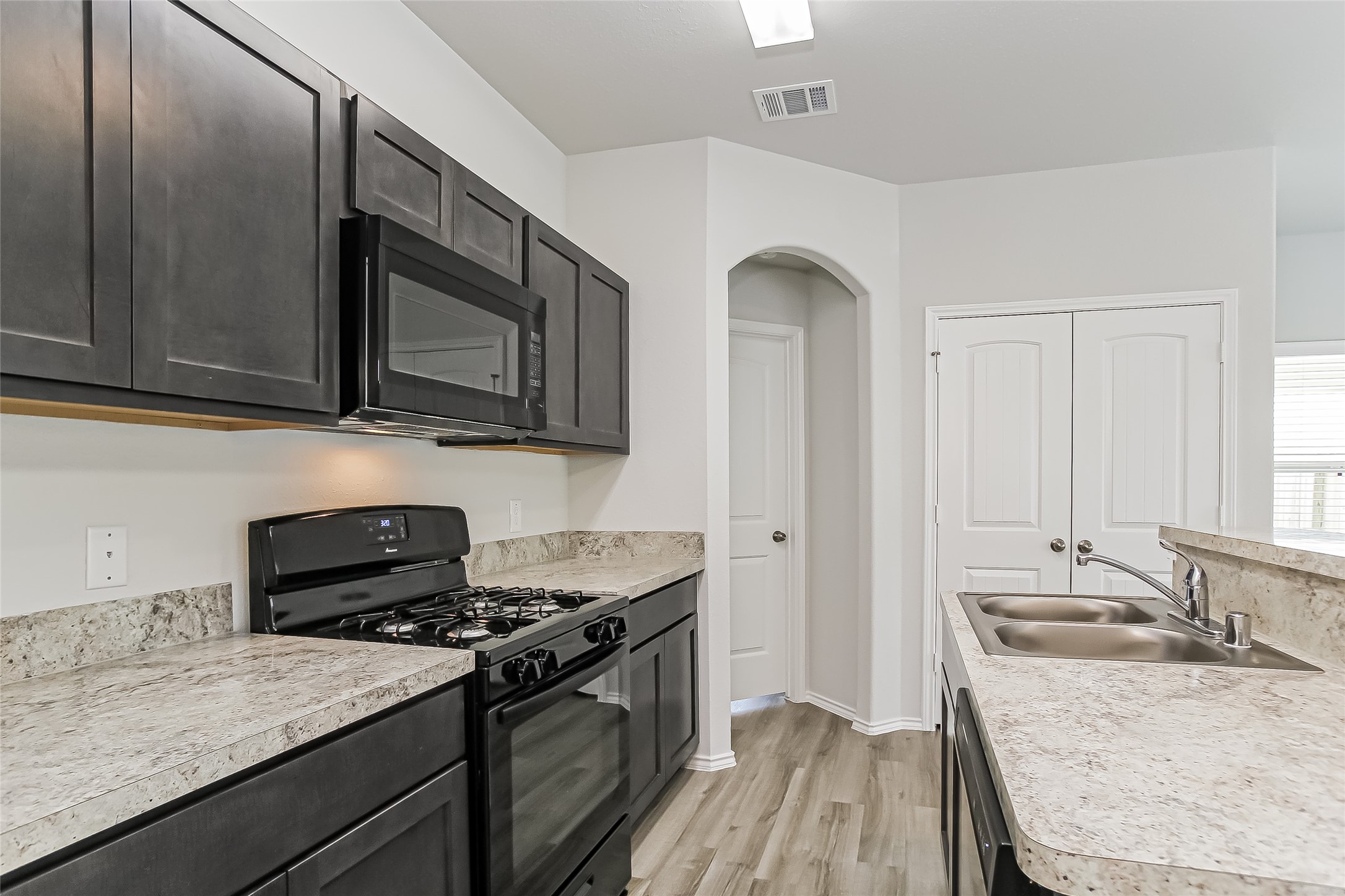 22091 Cascade Mountain Drive Property Photo 4