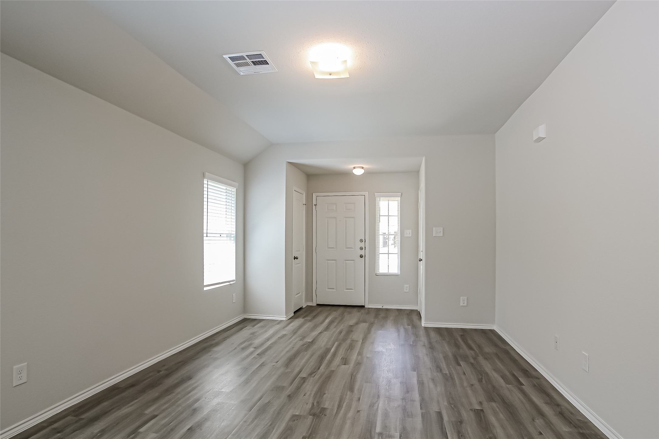 22091 Cascade Mountain Drive Property Photo 7