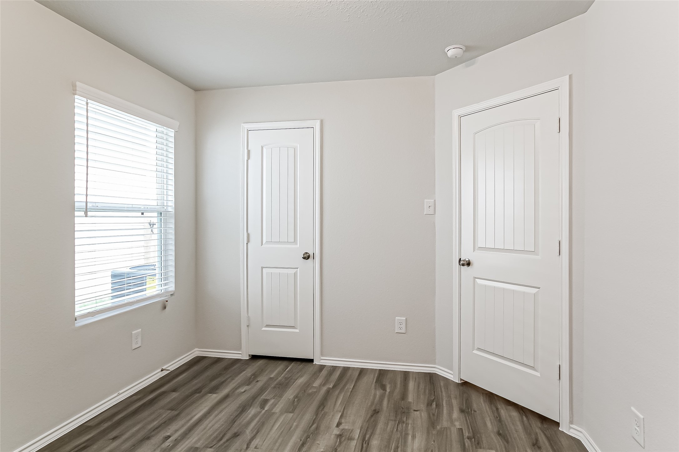 22091 Cascade Mountain Drive Property Photo 8