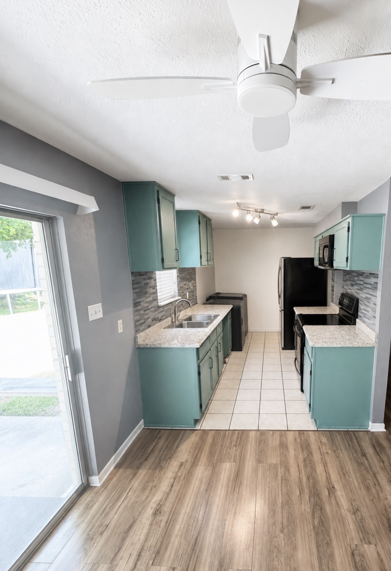 23718 Canyon Lake Drive Property Photo 2