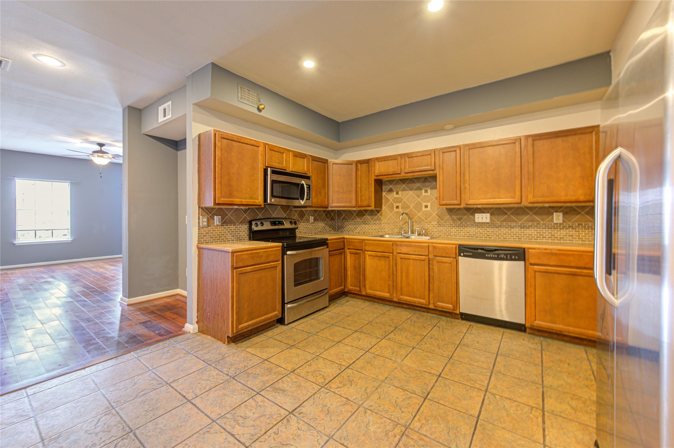 940 Wycliffe Drive 2 Property Photo 17
