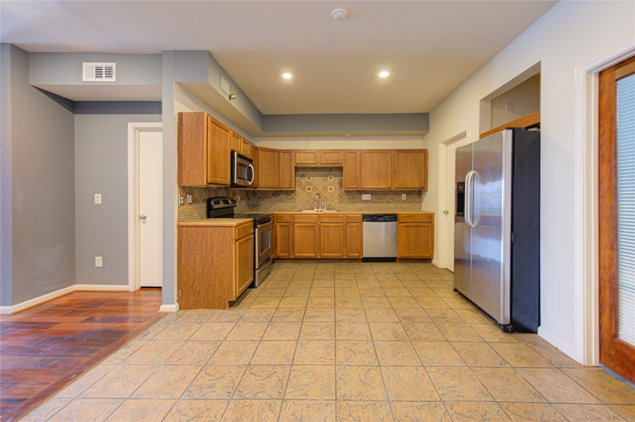 940 Wycliffe Drive 2 Property Photo 18