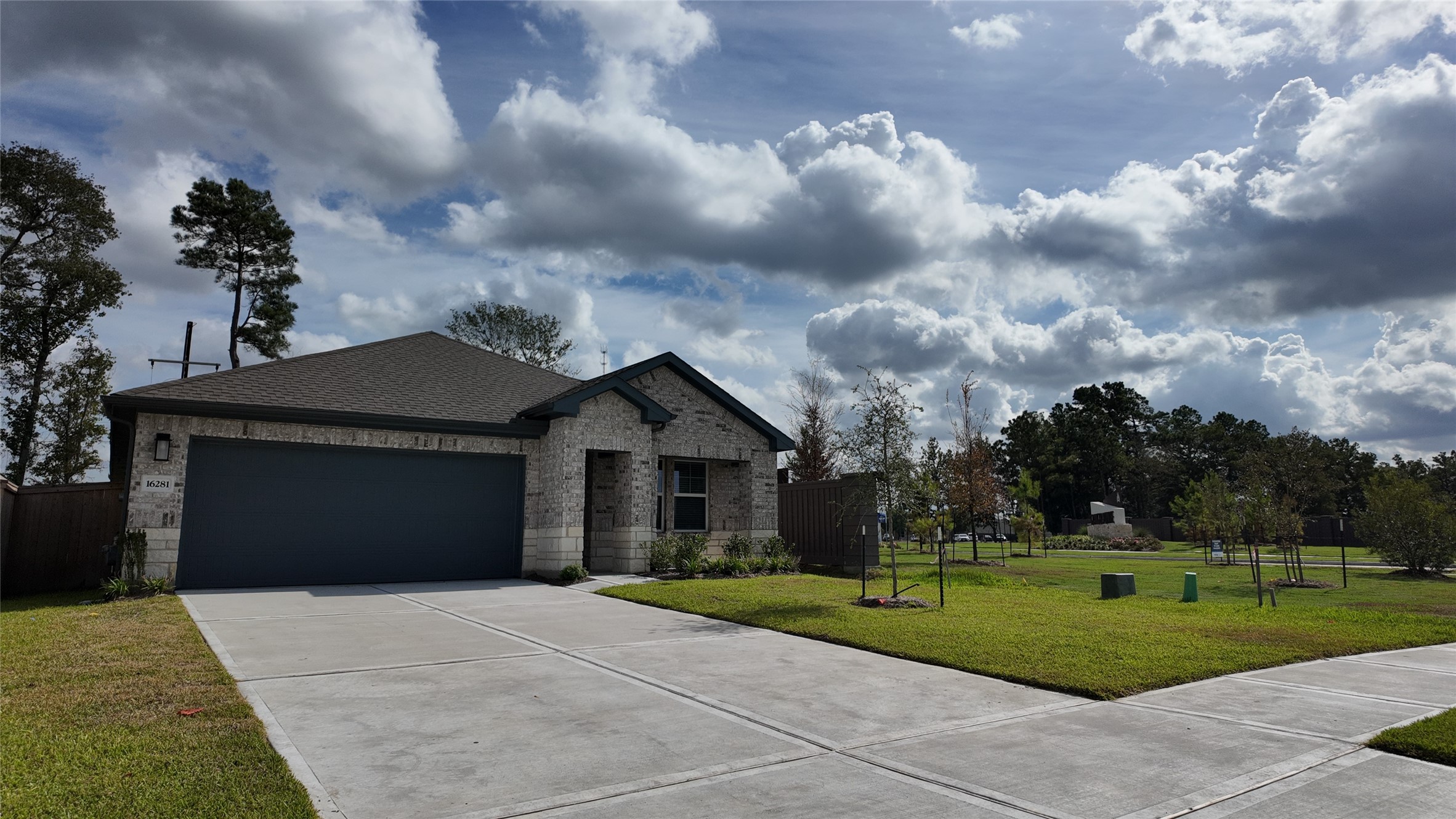 16281 Parish Pointe Court Property Photo 2