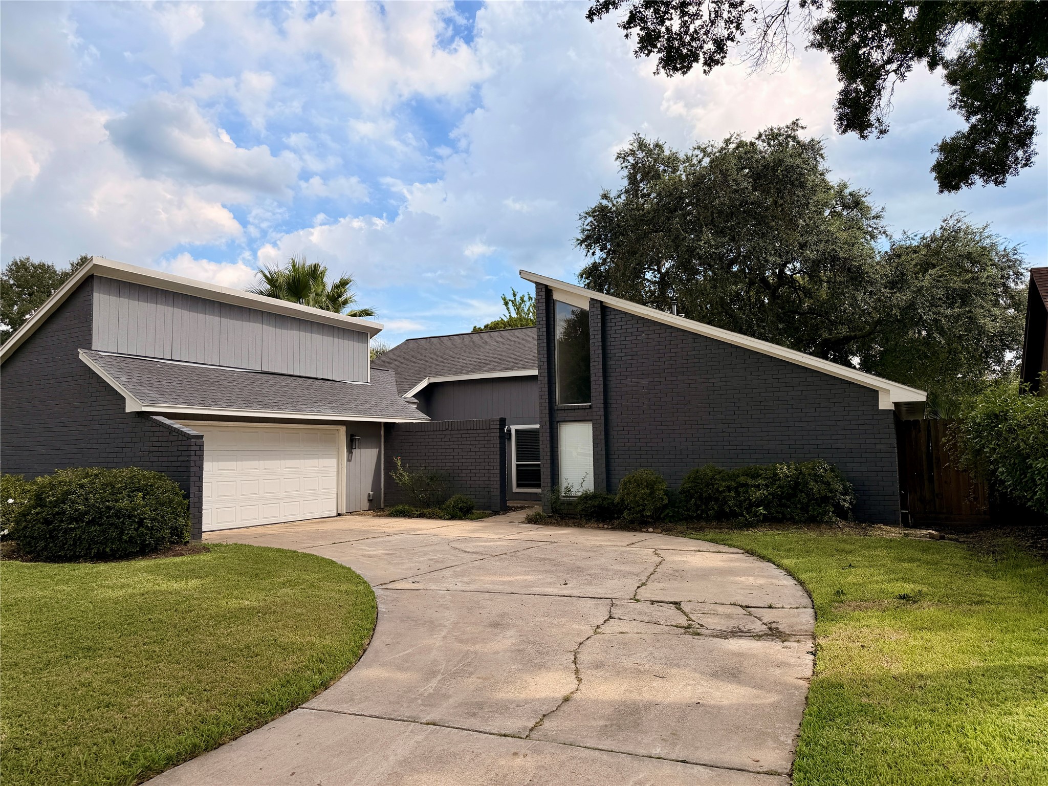 15623 Sandy Hill Drive Property Photo 1