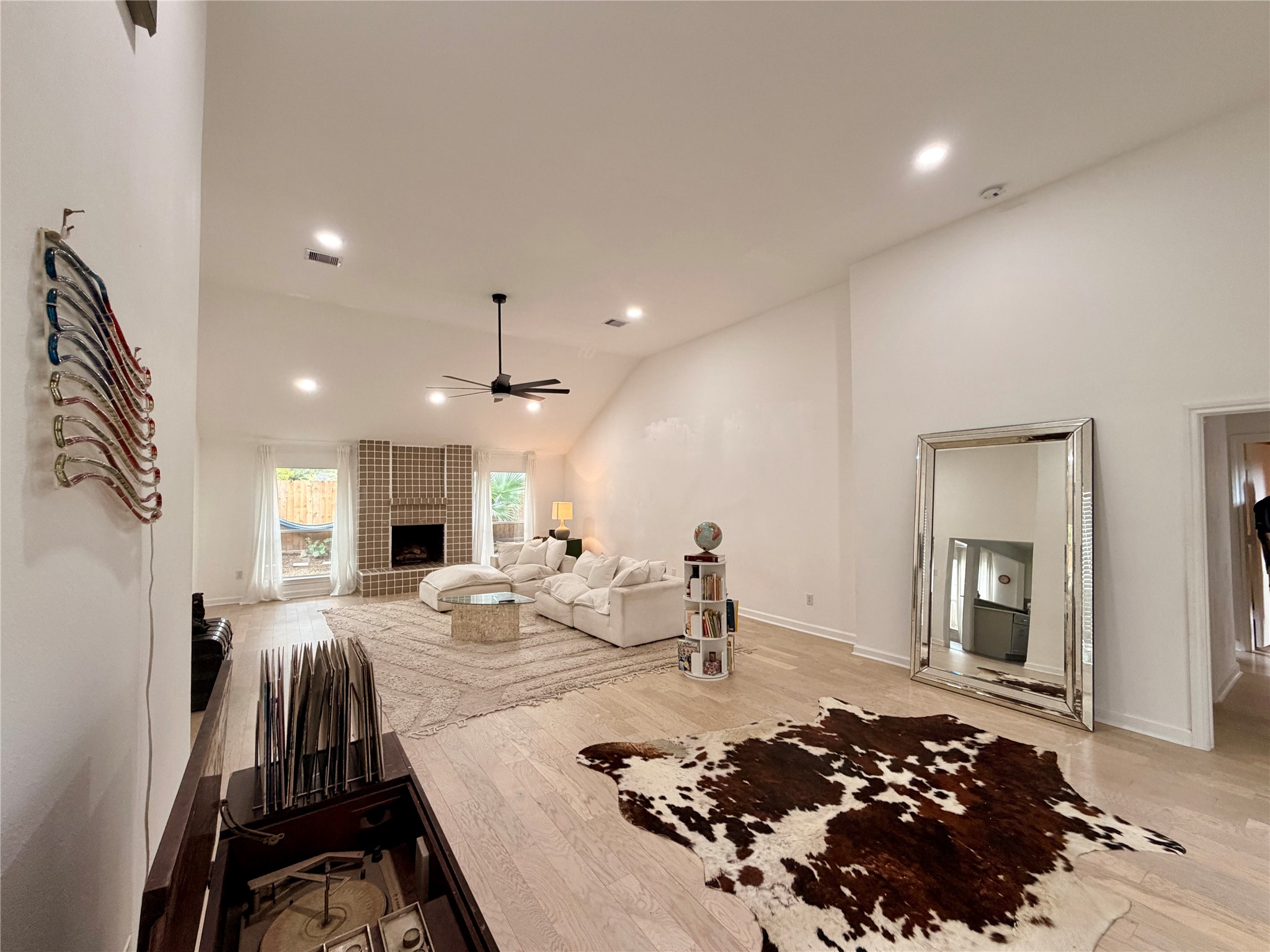 15623 Sandy Hill Drive Property Photo 4