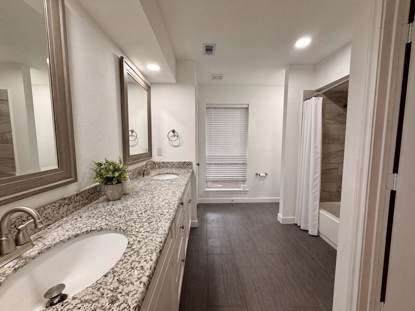 15623 Sandy Hill Drive Property Photo 14