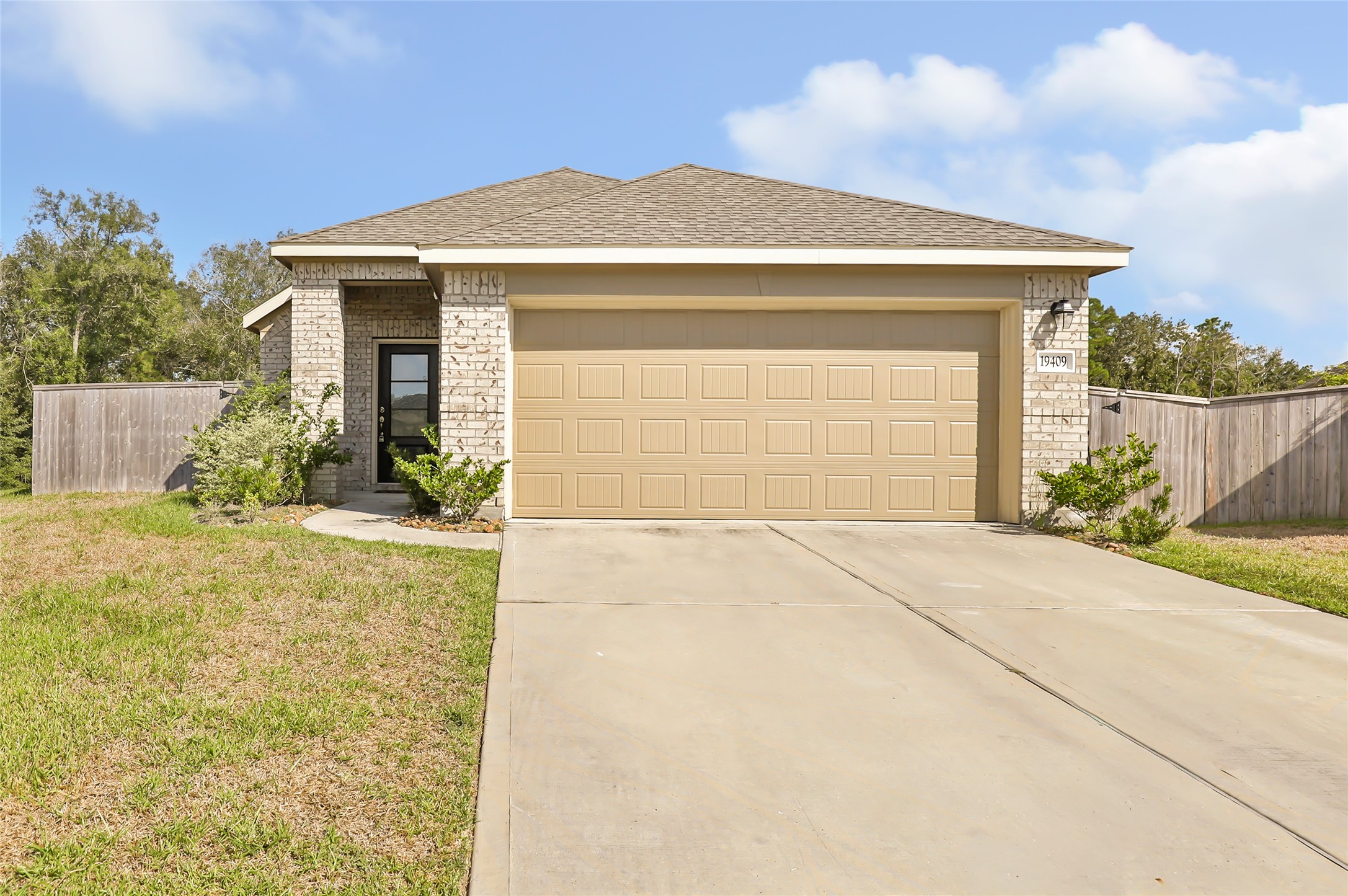 19409 Rosali Meadow Drive Property Photo 1