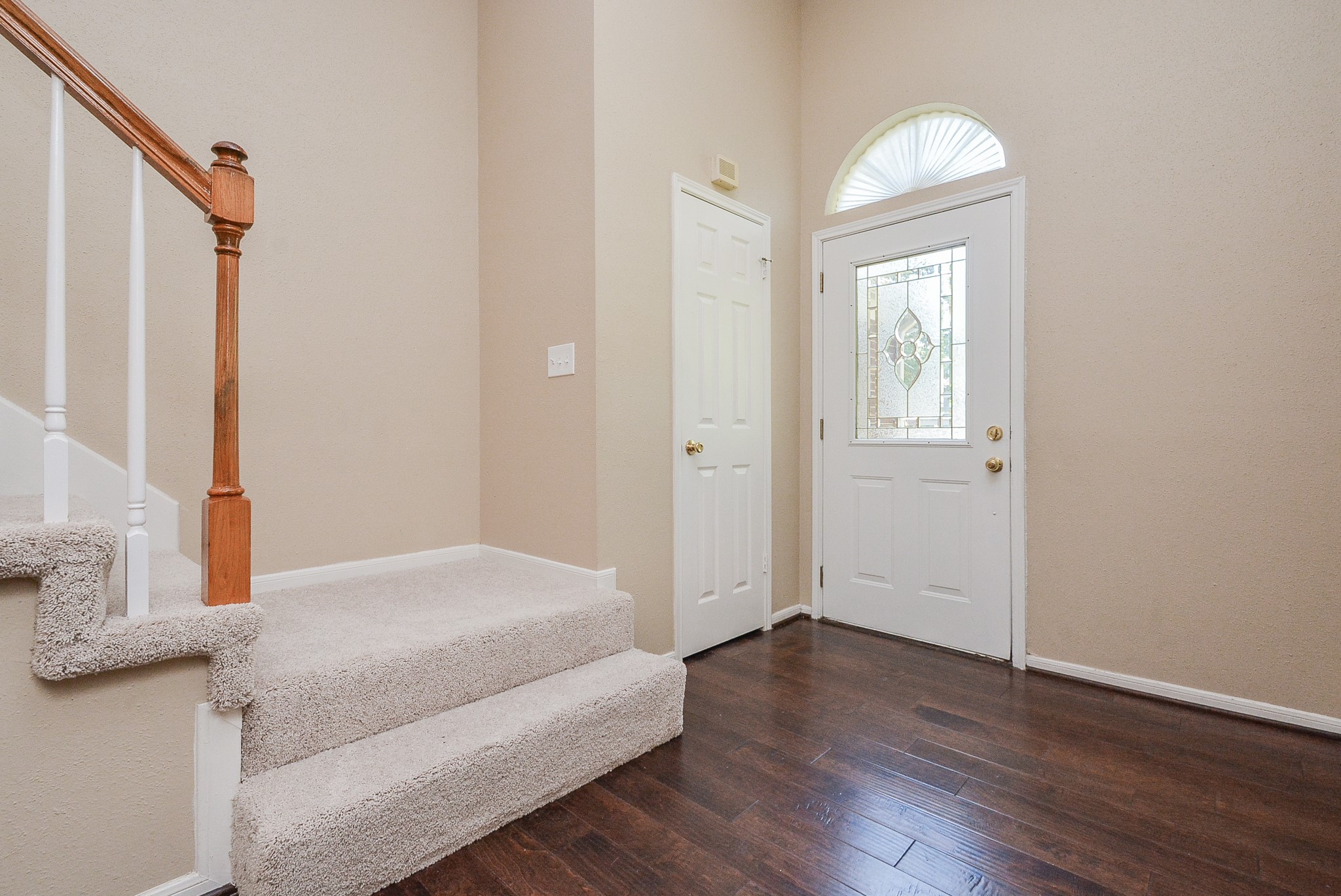 10 Ridgecross Place Property Photo 3