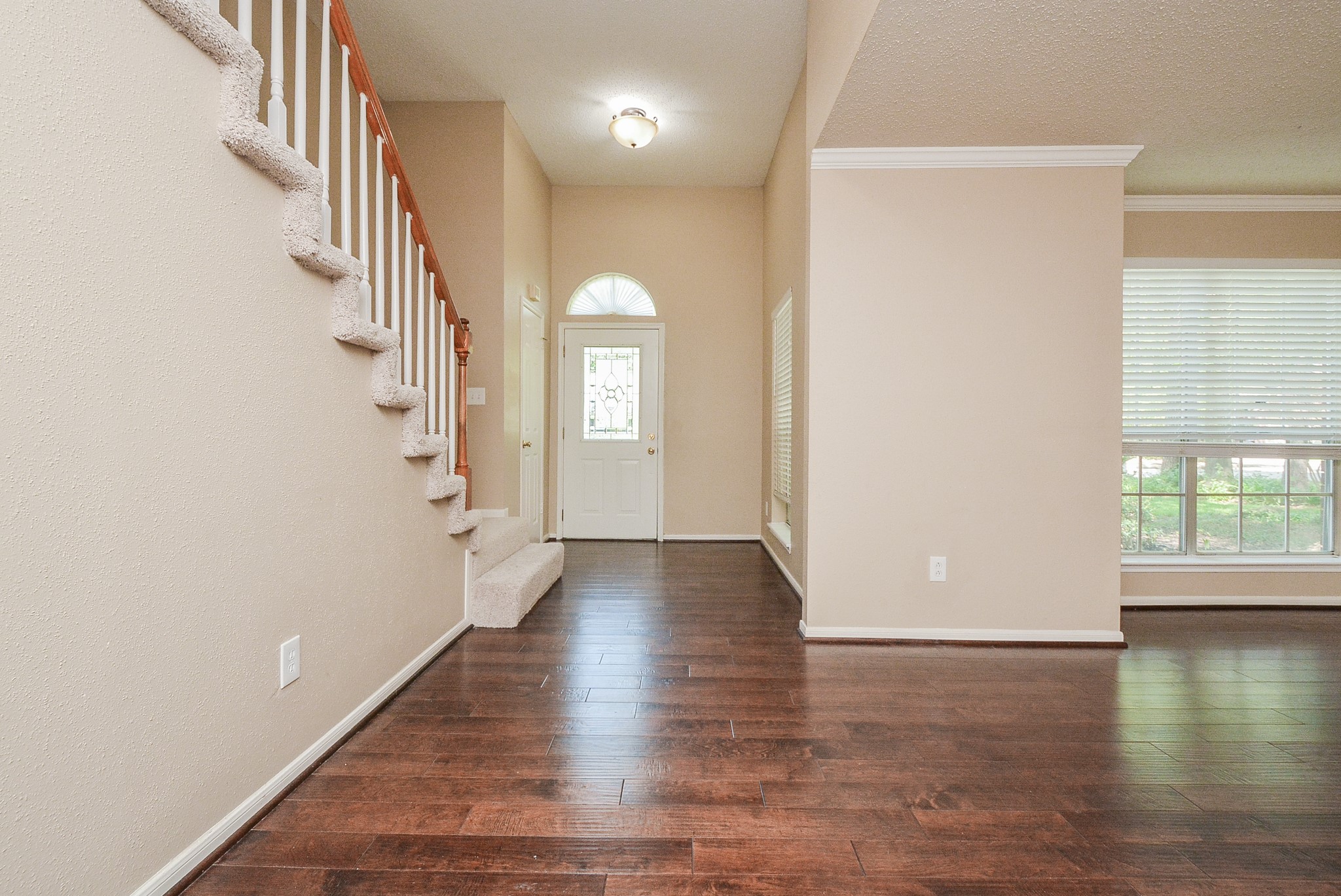 10 Ridgecross Place Property Photo 4