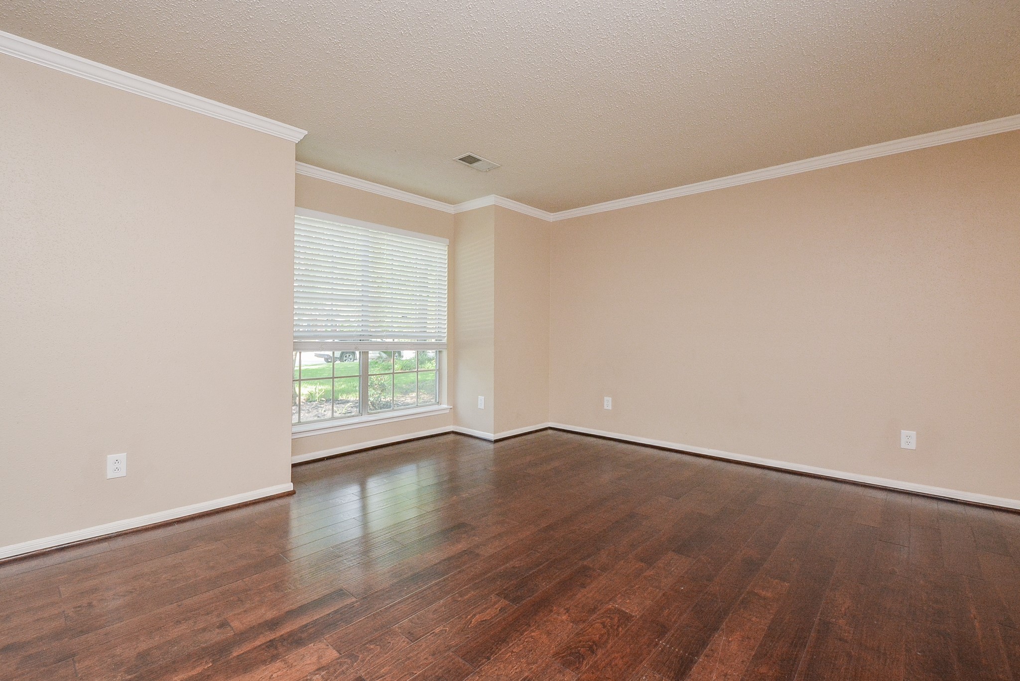 10 Ridgecross Place Property Photo 5