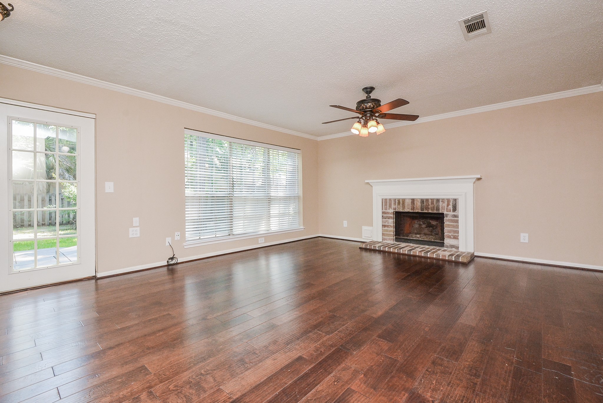 10 Ridgecross Place Property Photo 7