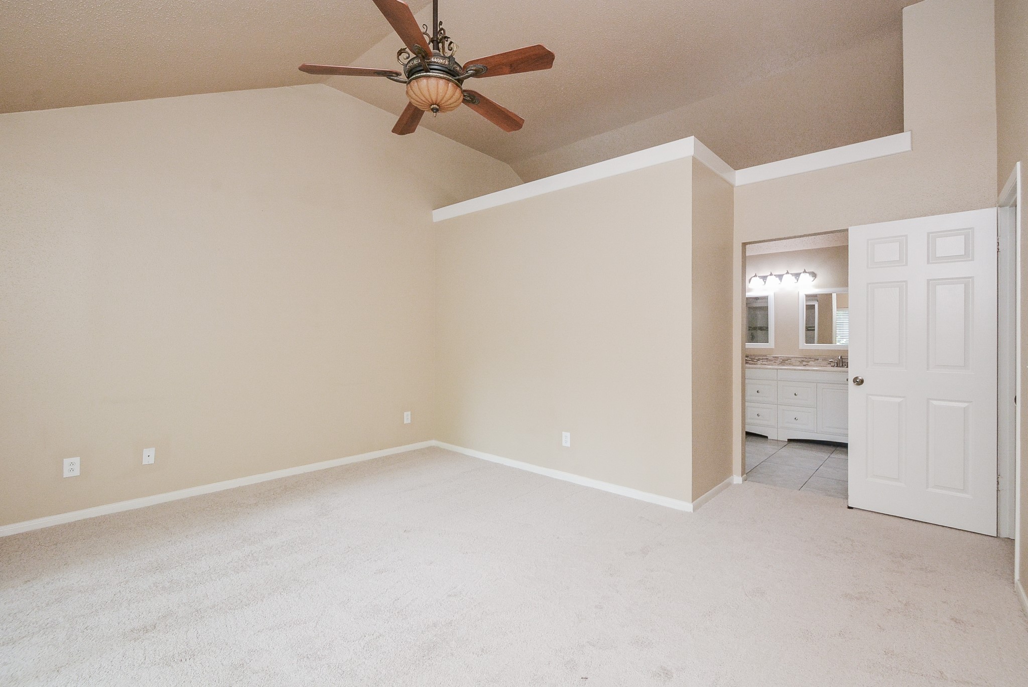 10 Ridgecross Place Property Photo 17