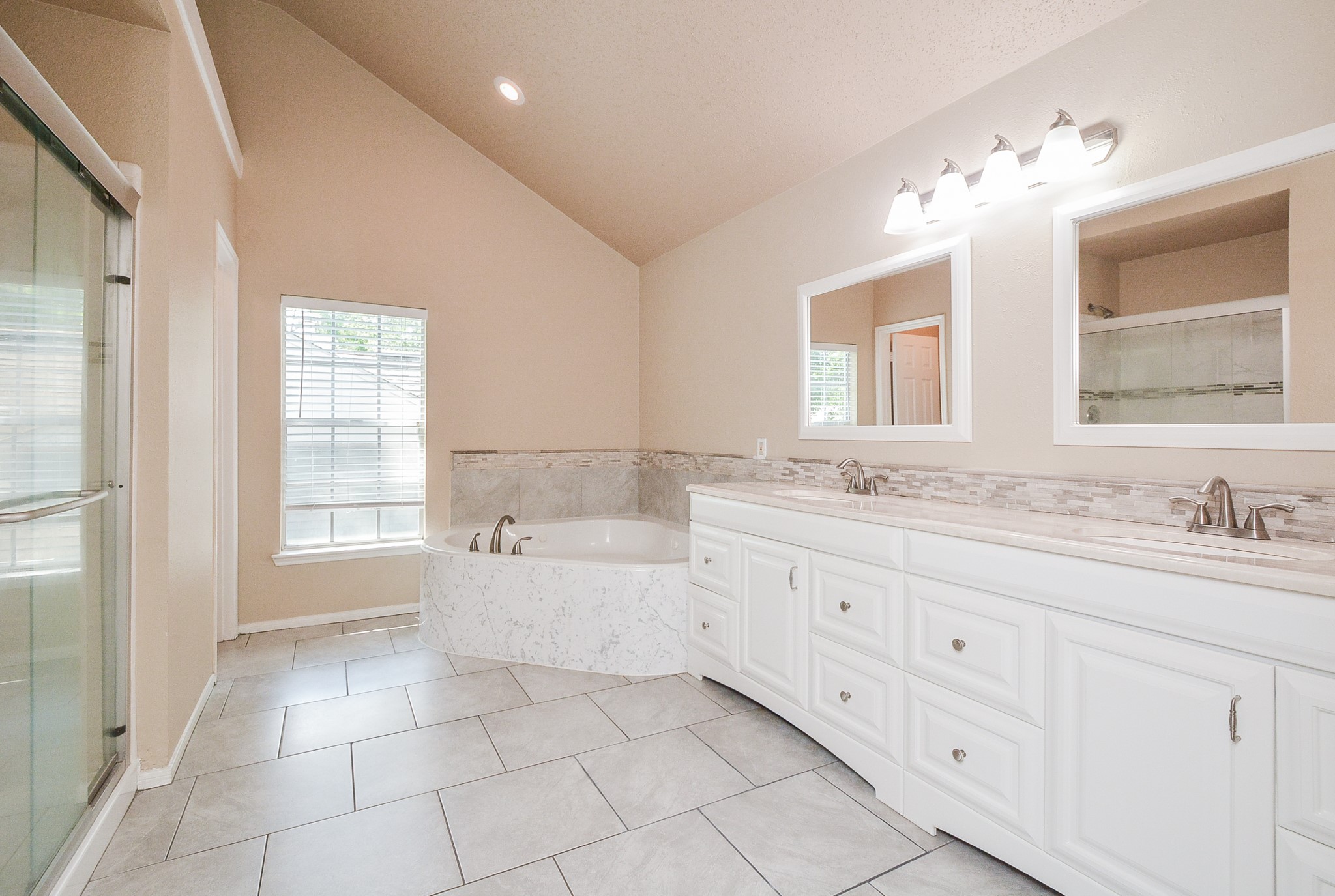 10 Ridgecross Place Property Photo 19