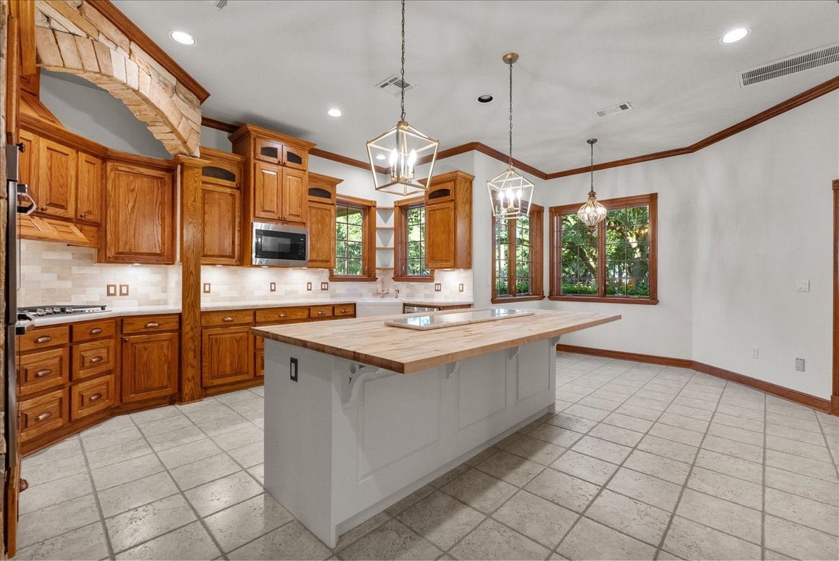 7306 Live Oak Circle Property Photo 8