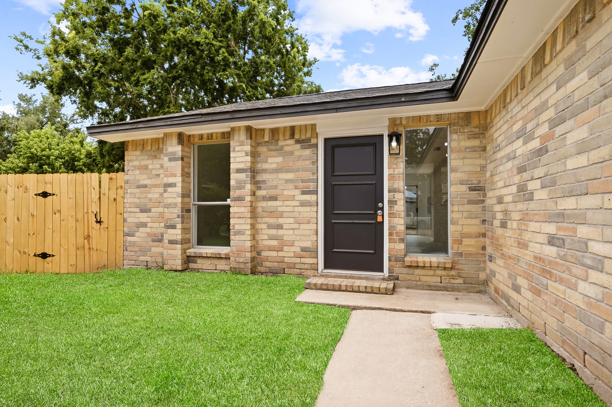 7310 Londres Drive Property Photo 3