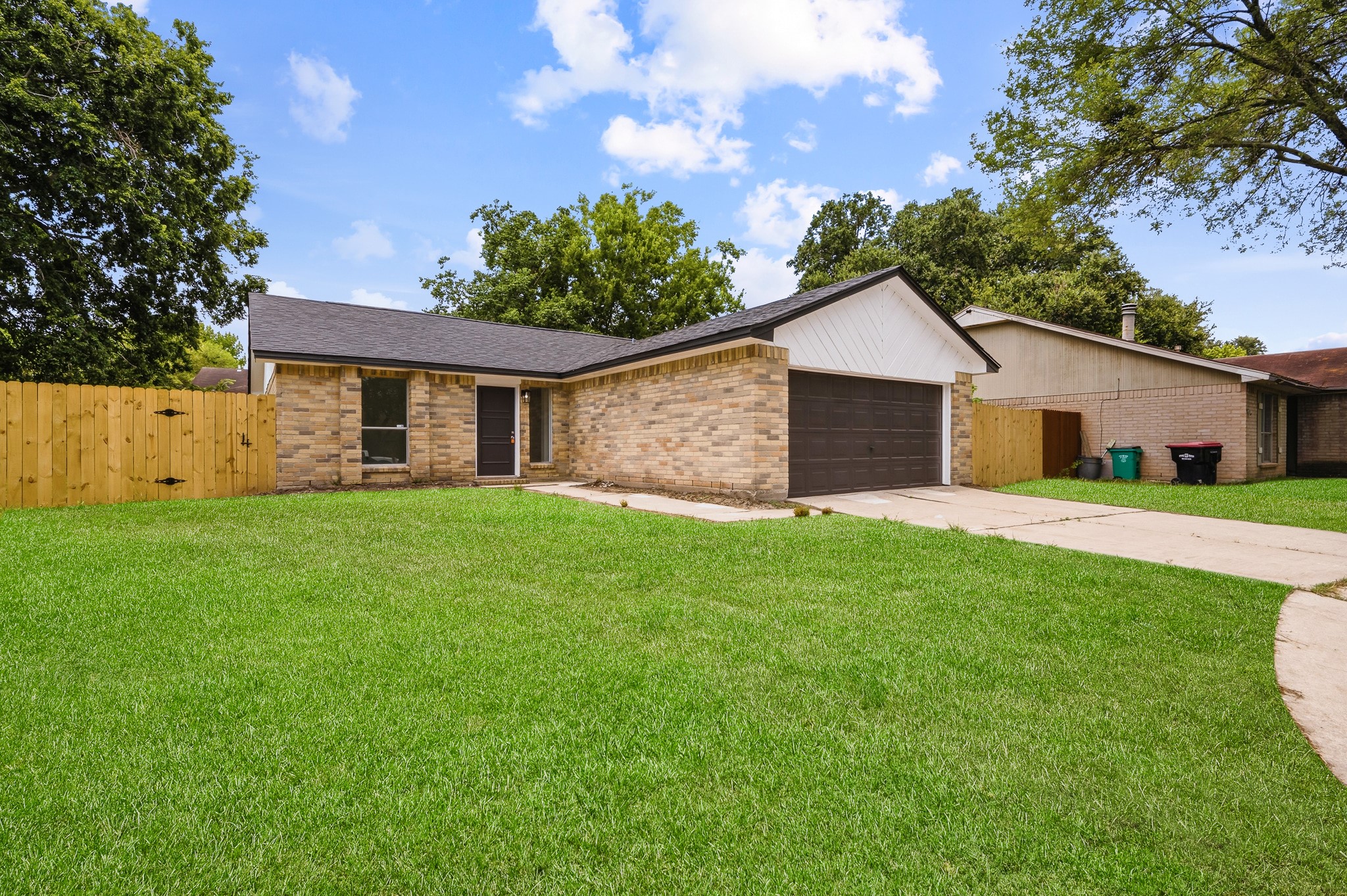 7310 Londres Drive Property Photo 4