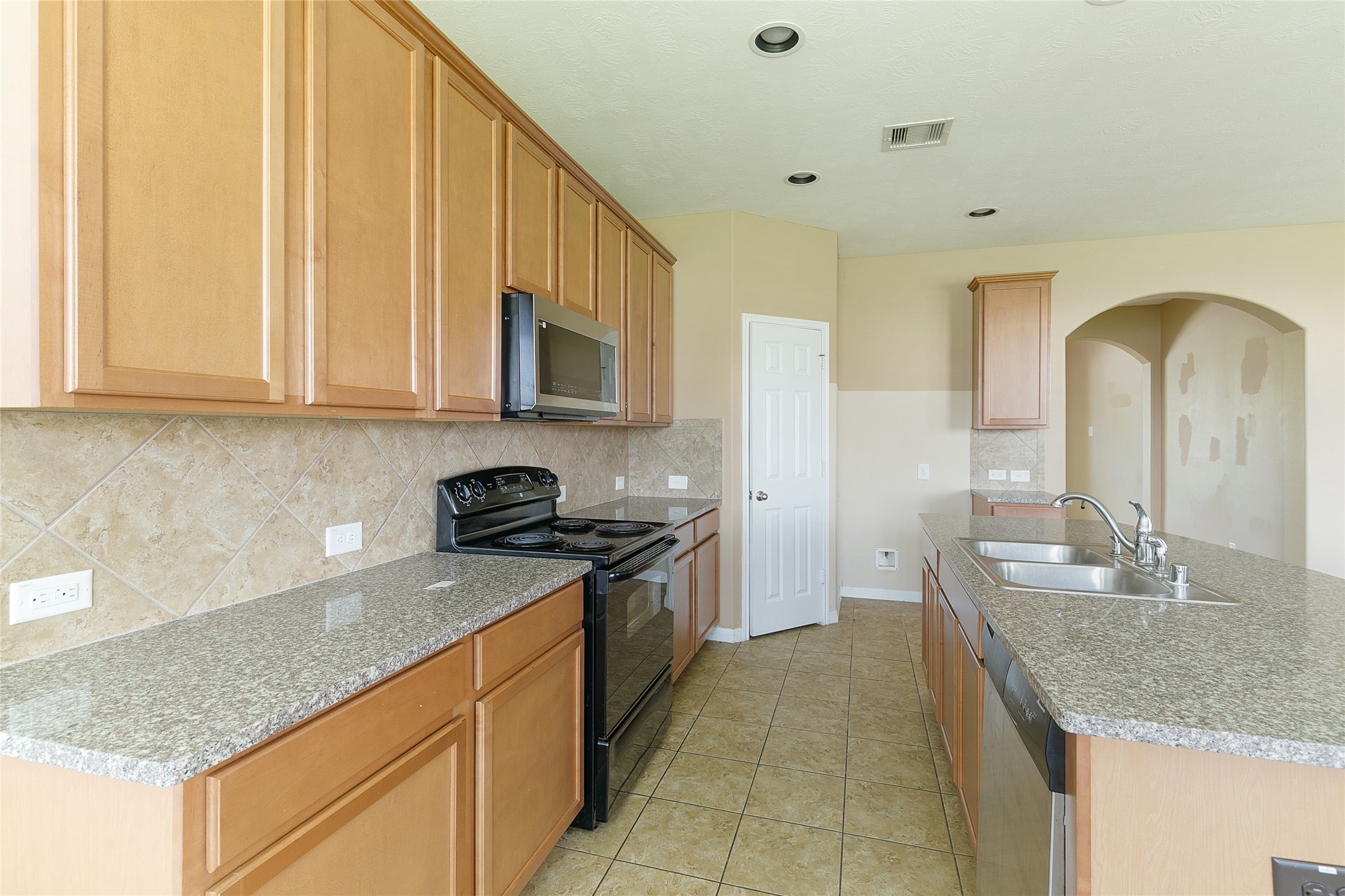 20323 Mathis Landing Drive Property Photo 6