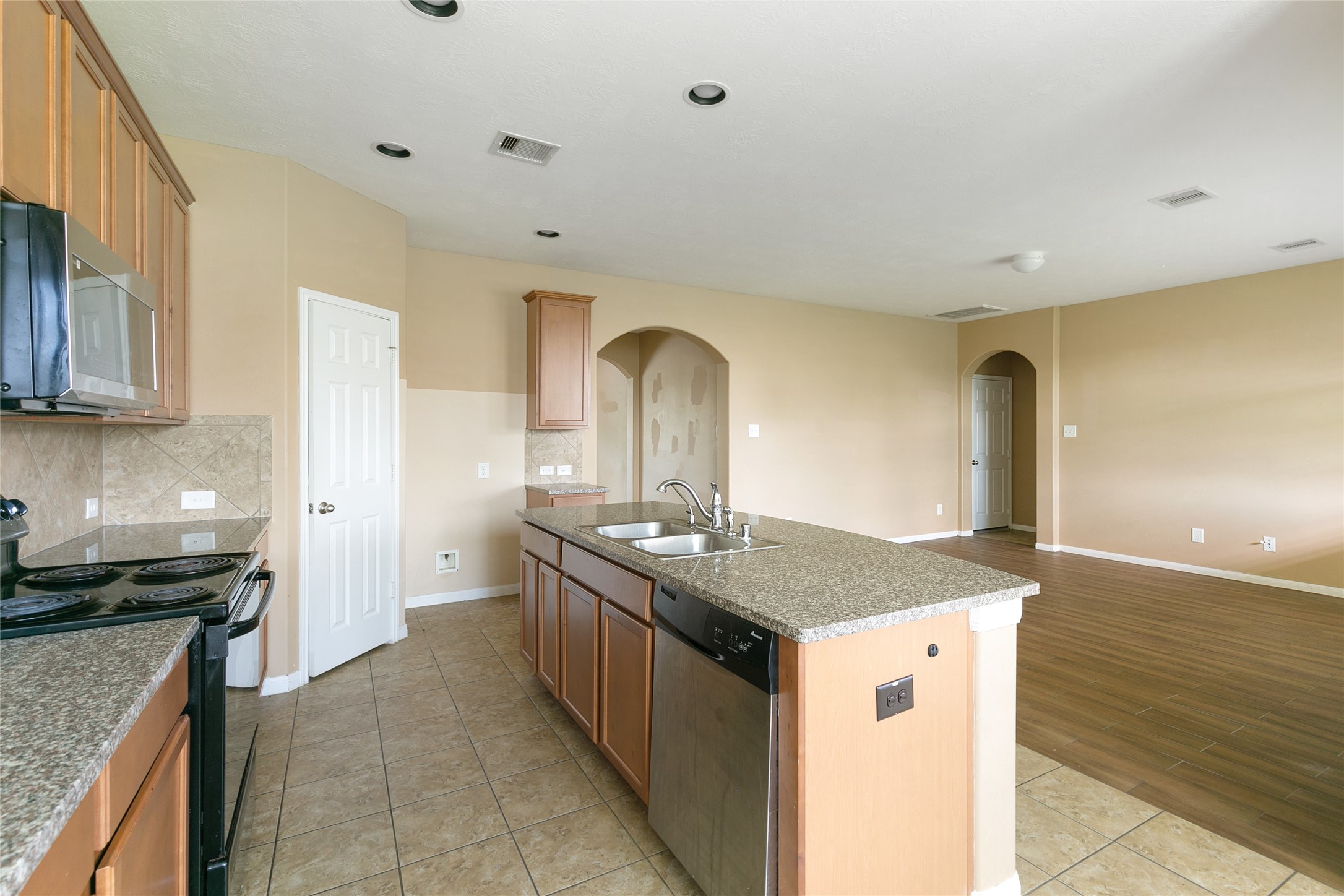 20323 Mathis Landing Drive Property Photo 7
