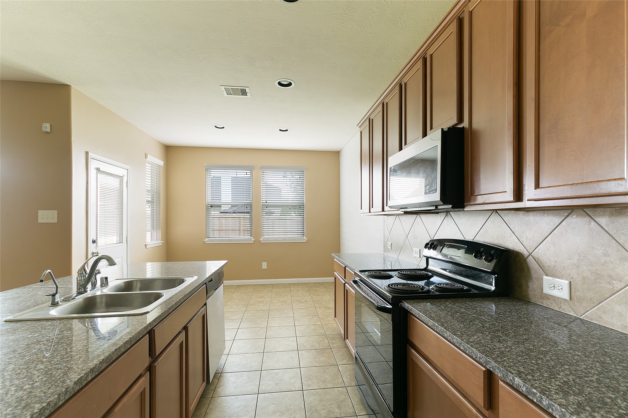 20323 Mathis Landing Drive Property Photo 8