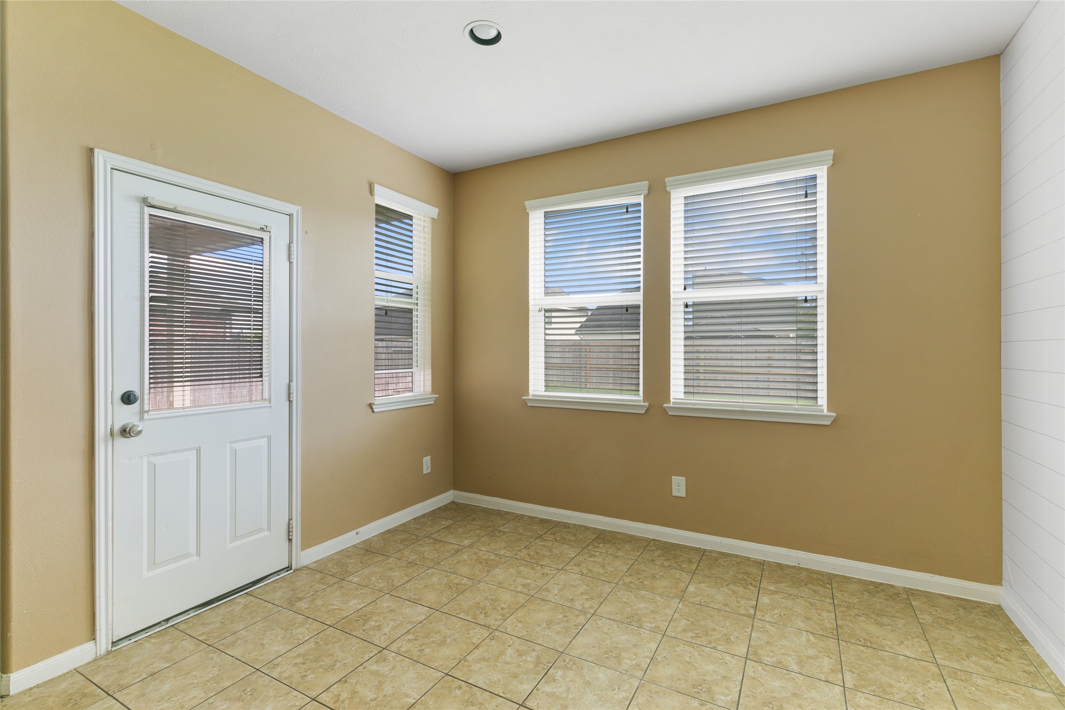 20323 Mathis Landing Drive Property Photo 9
