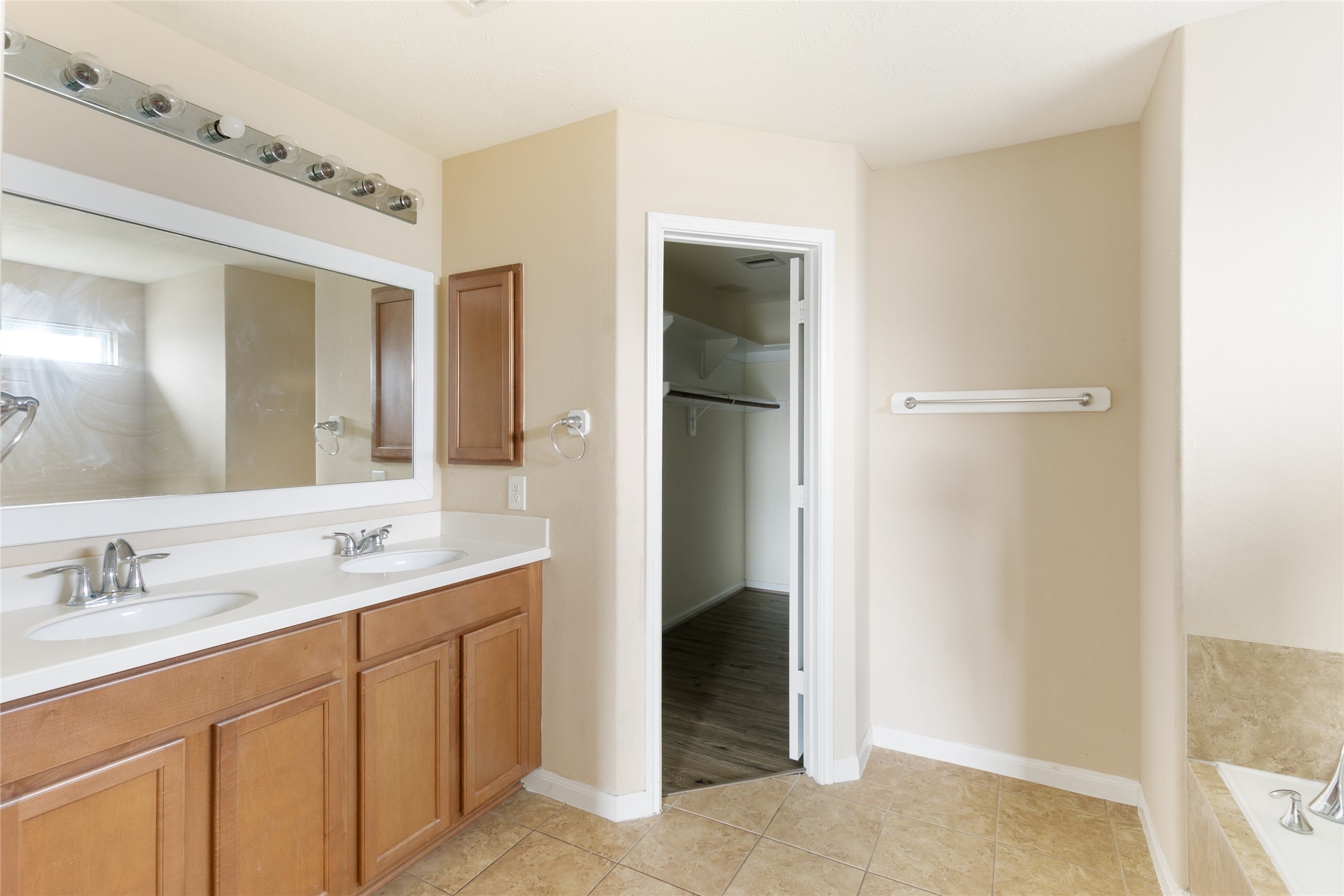 20323 Mathis Landing Drive Property Photo 13