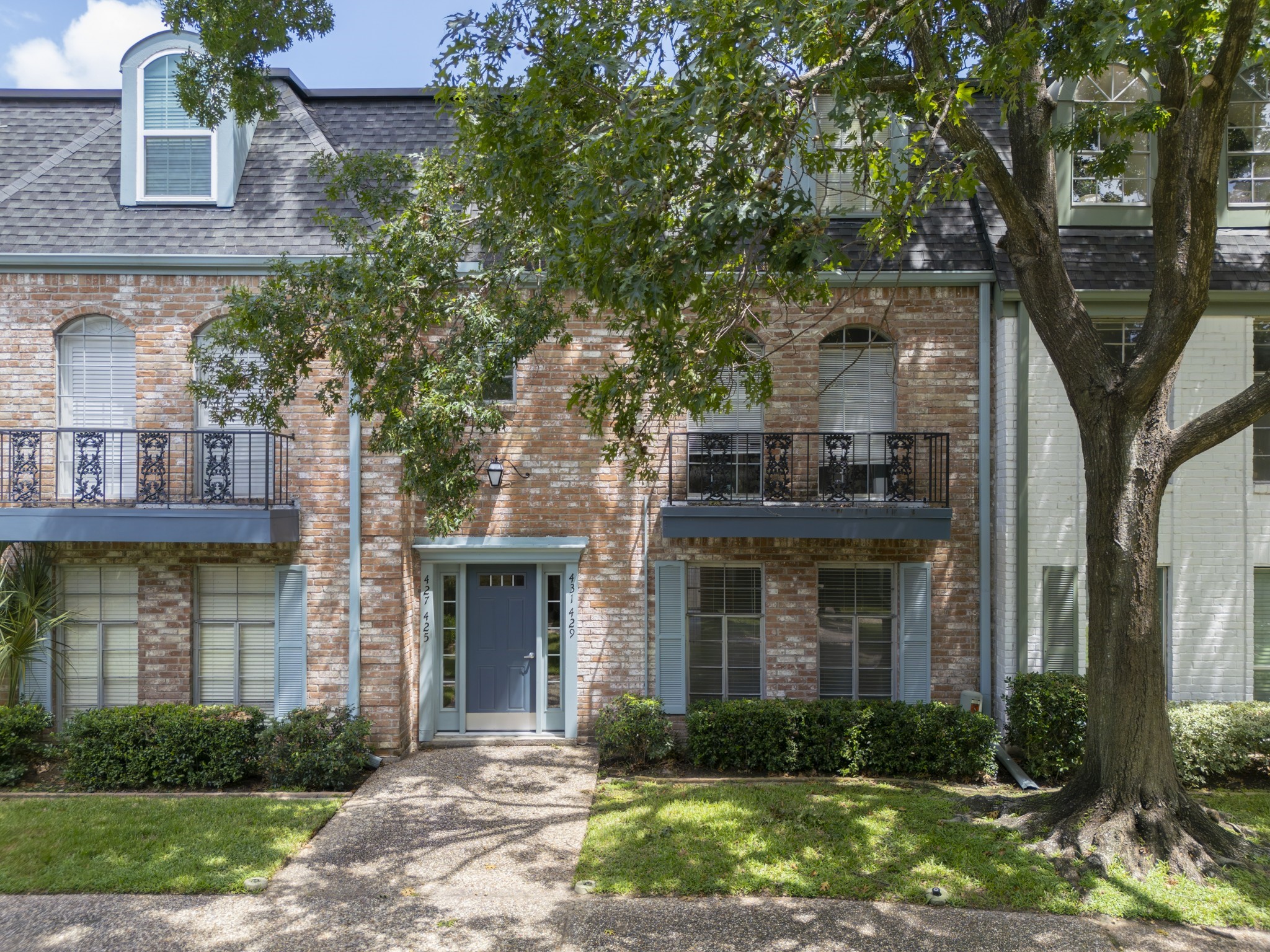 429 N Post Oak Lane 429 Property Photo 1