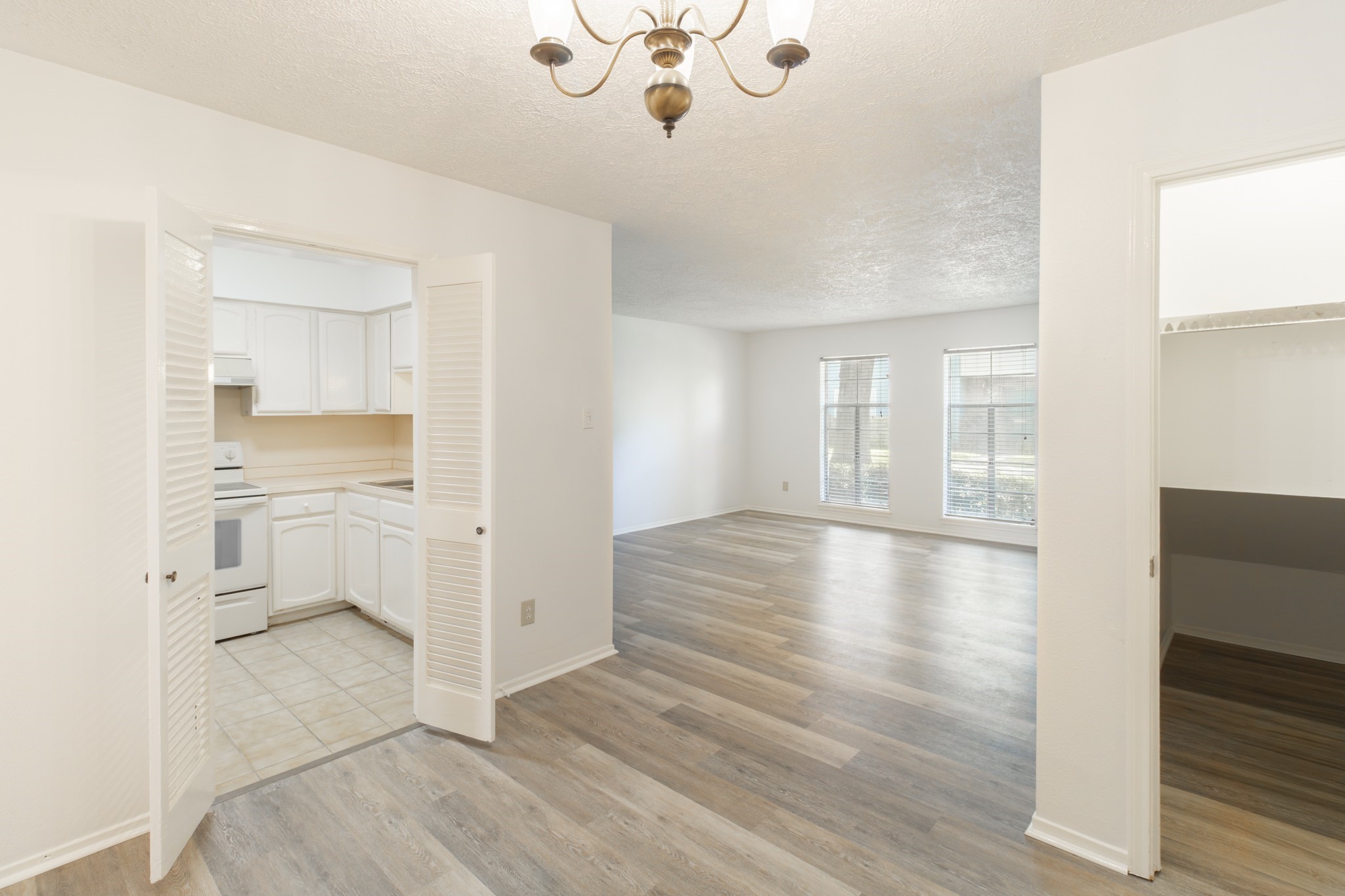 429 N Post Oak Lane 429 Property Photo 4