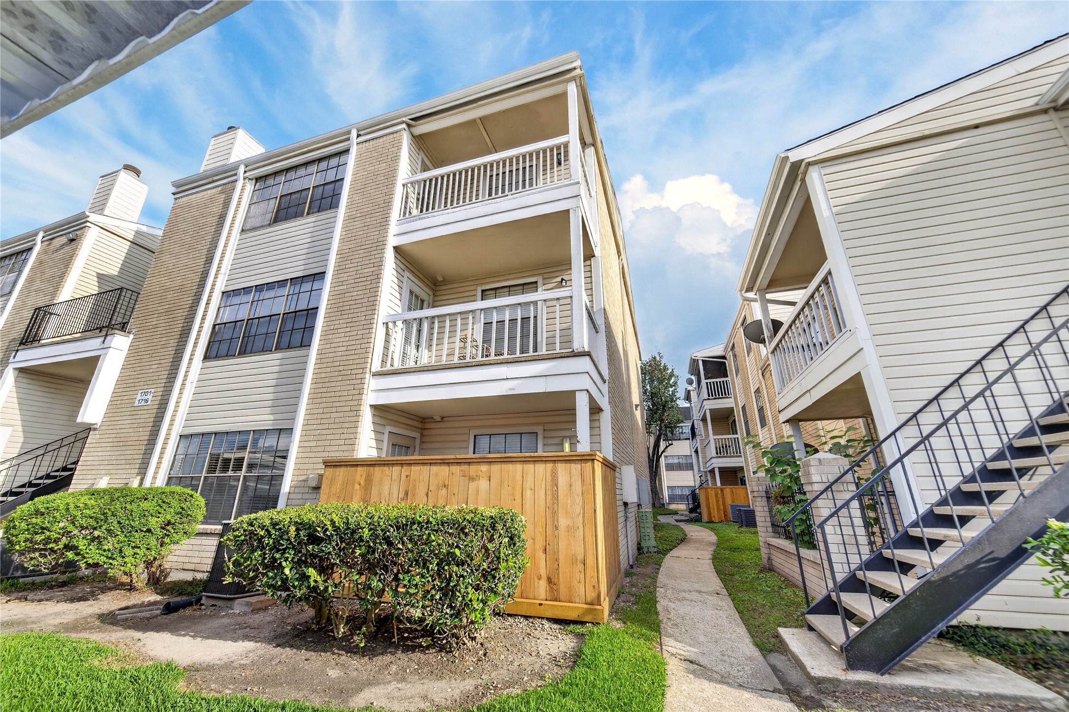 2750 Holly Hall Street 1706 Property Photo 2