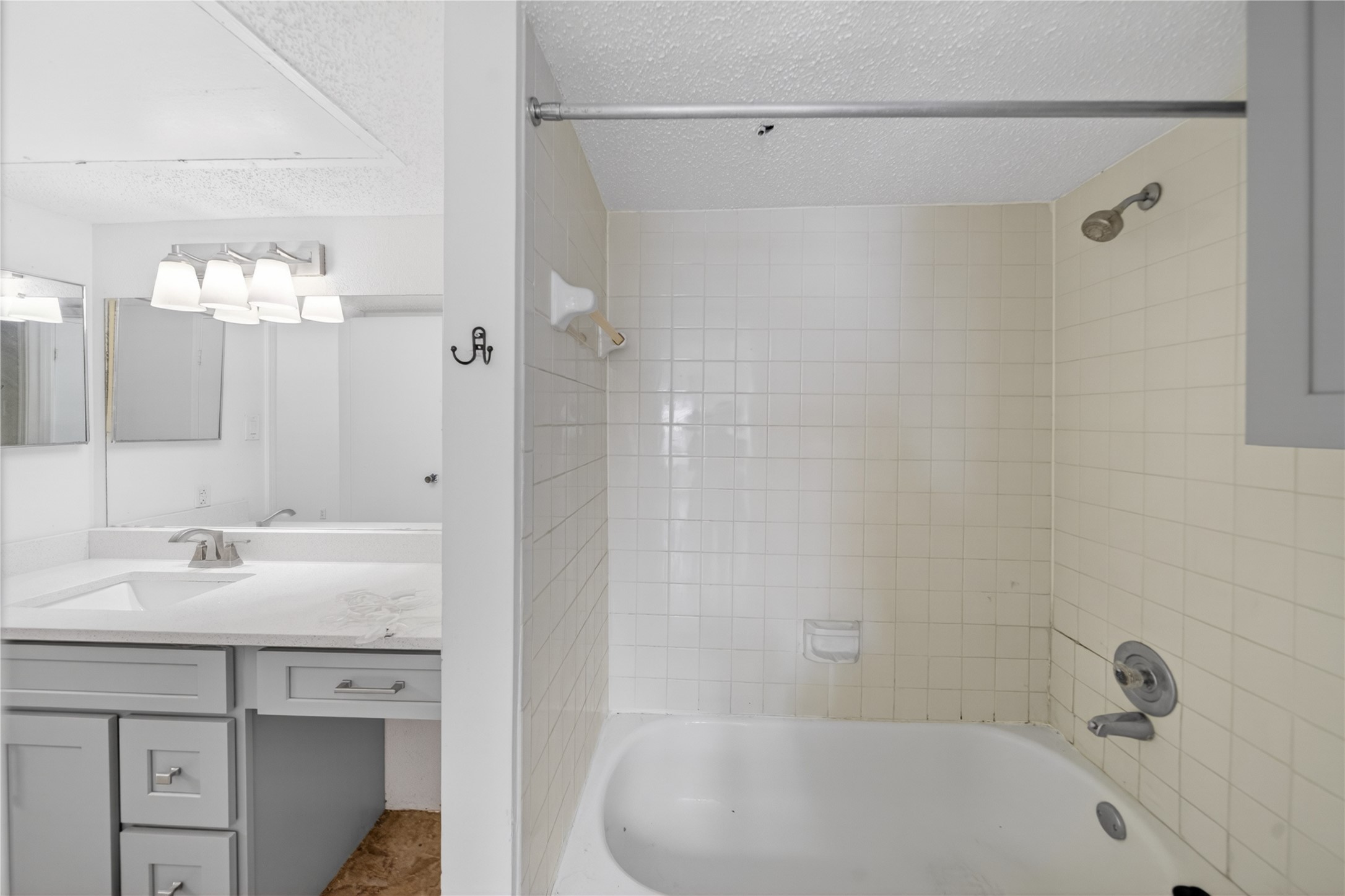 2750 Holly Hall Street 1706 Property Photo 15