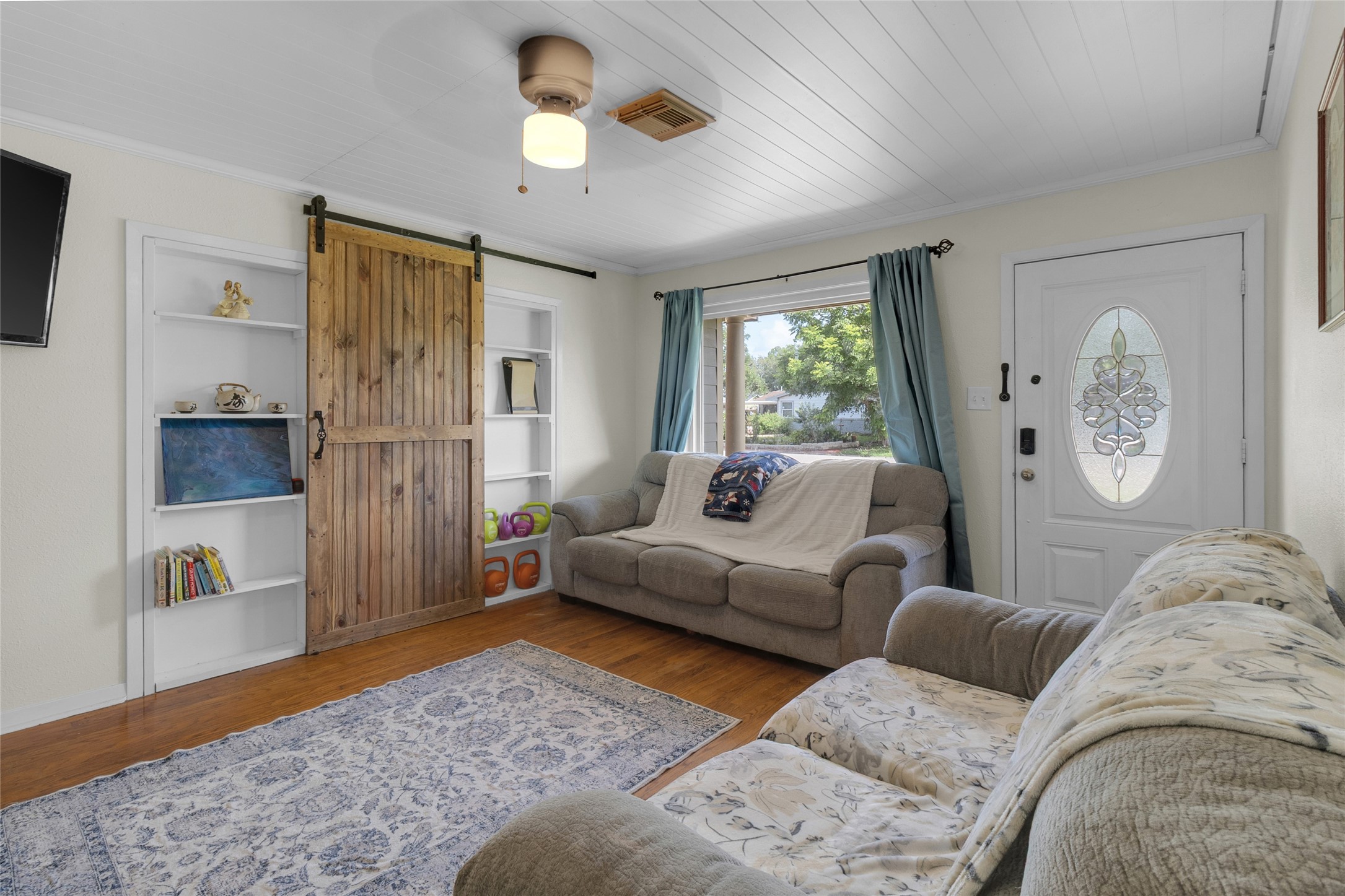 617 Catalpa Street Property Photo 4