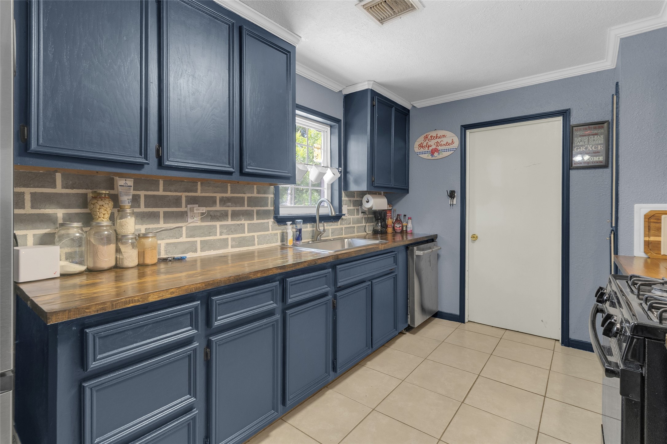 617 Catalpa Street Property Photo 8
