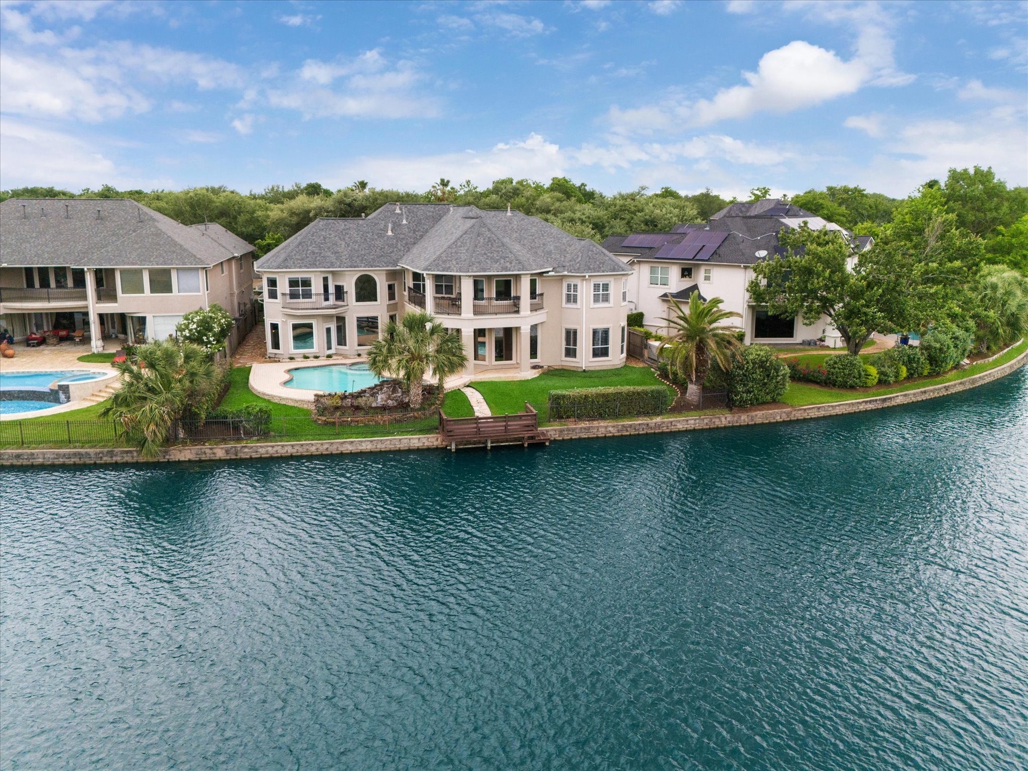 5011 Regency Drive