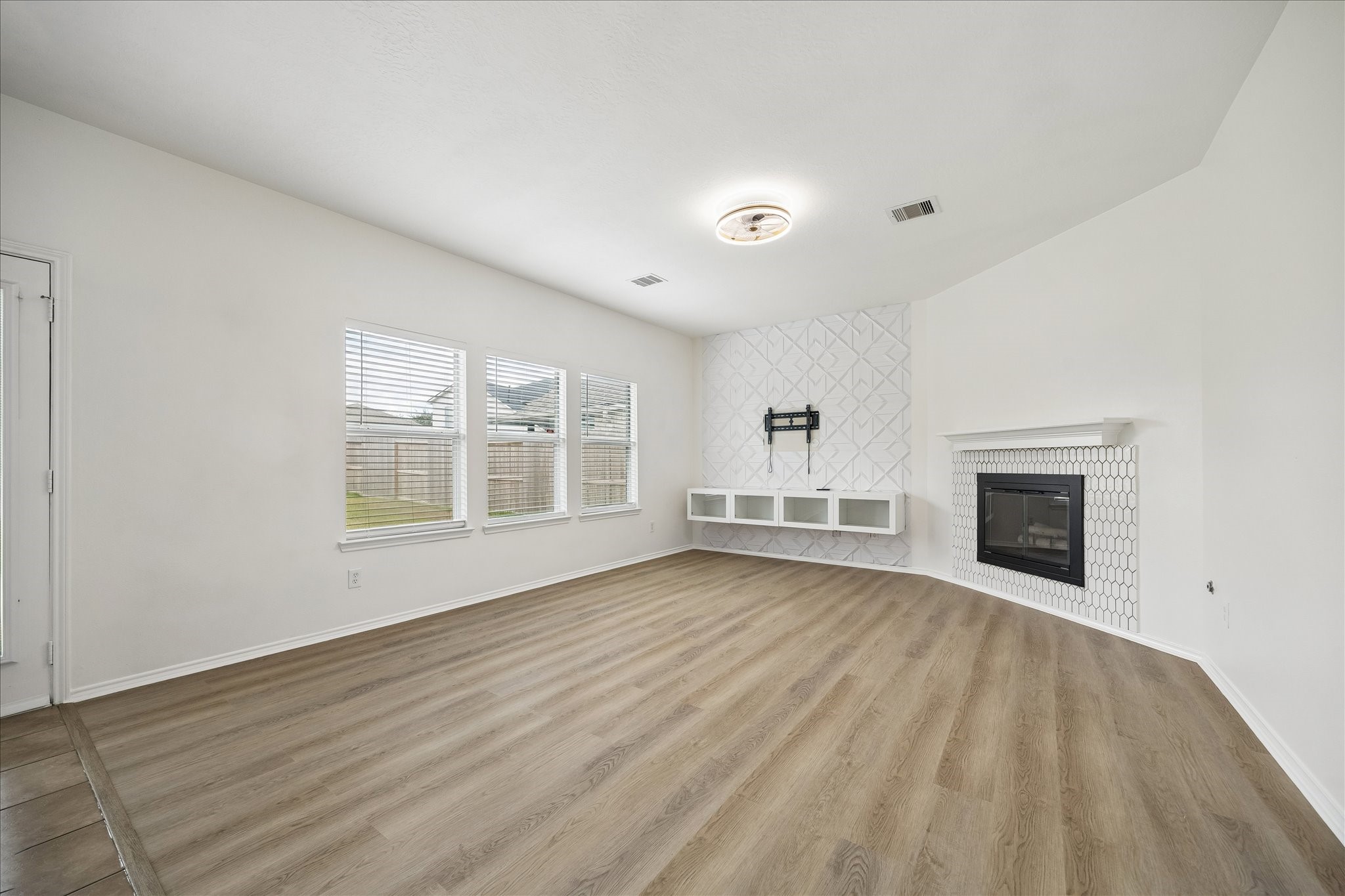 24519 Colonial Maple Drive Property Photo 3