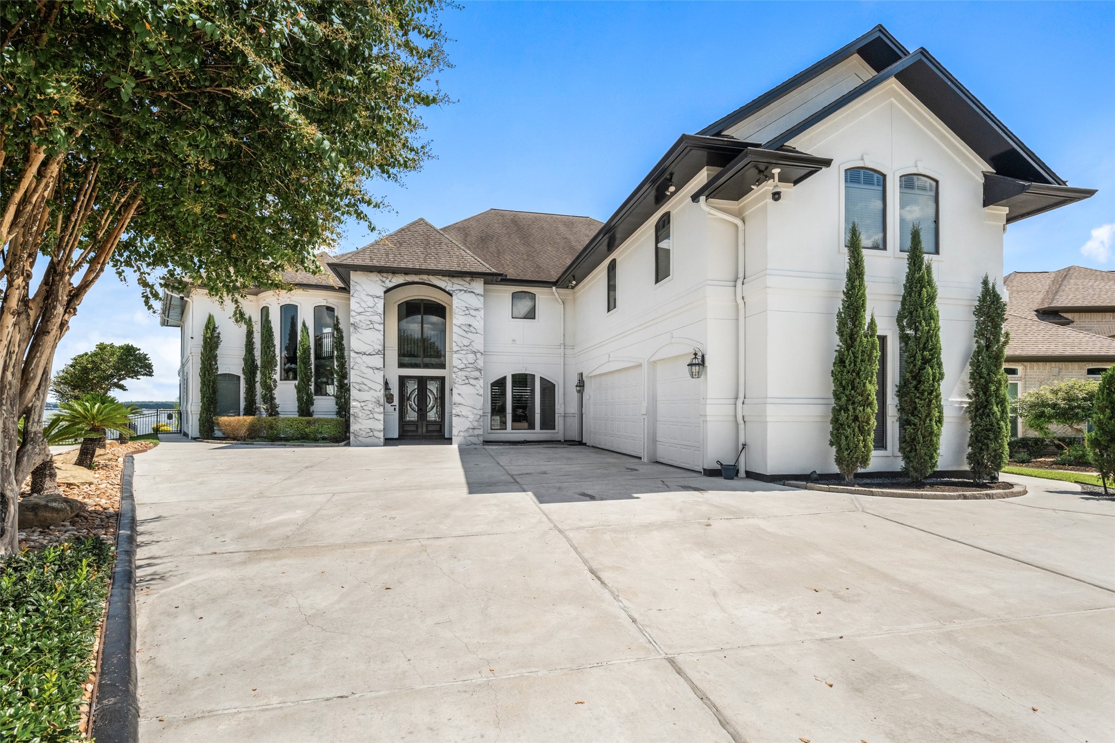2500 Sand Shore Drive Property Photo 2