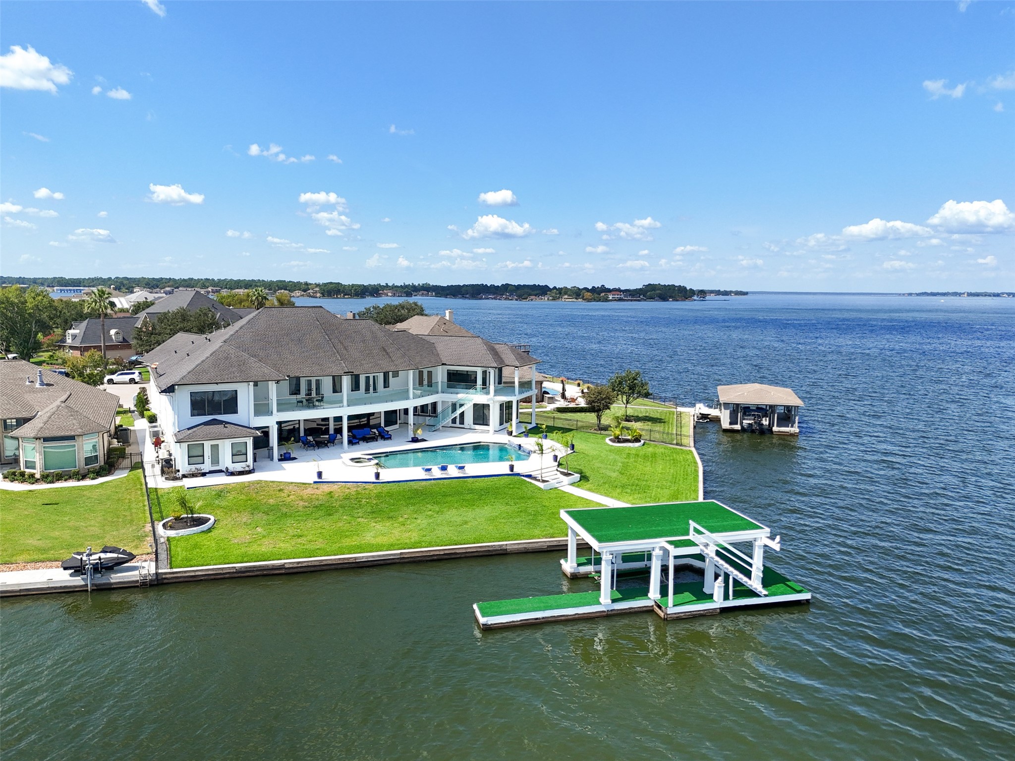 2500 Sand Shore Drive Property Photo 4