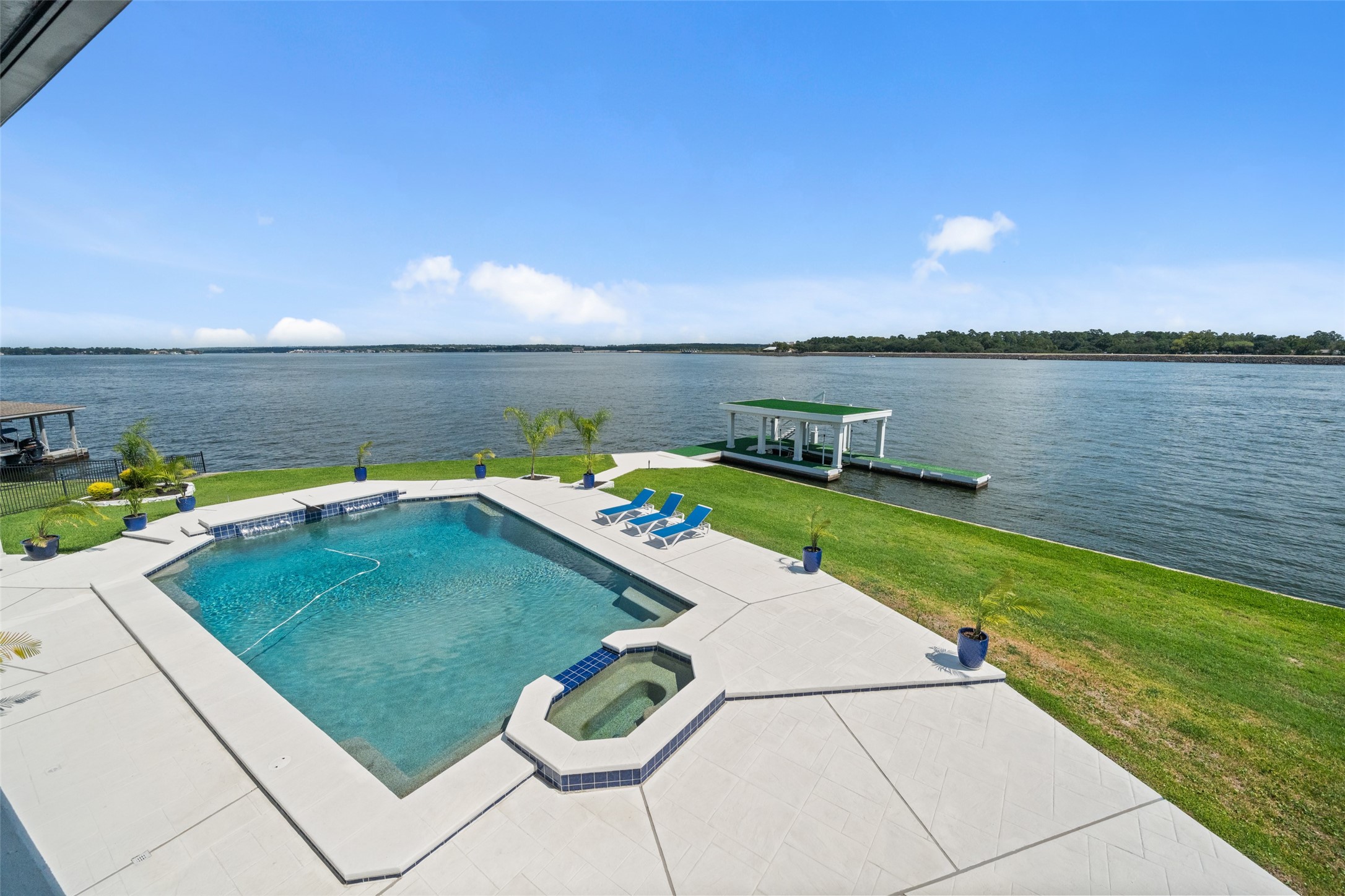 2500 Sand Shore Drive Property Photo 5