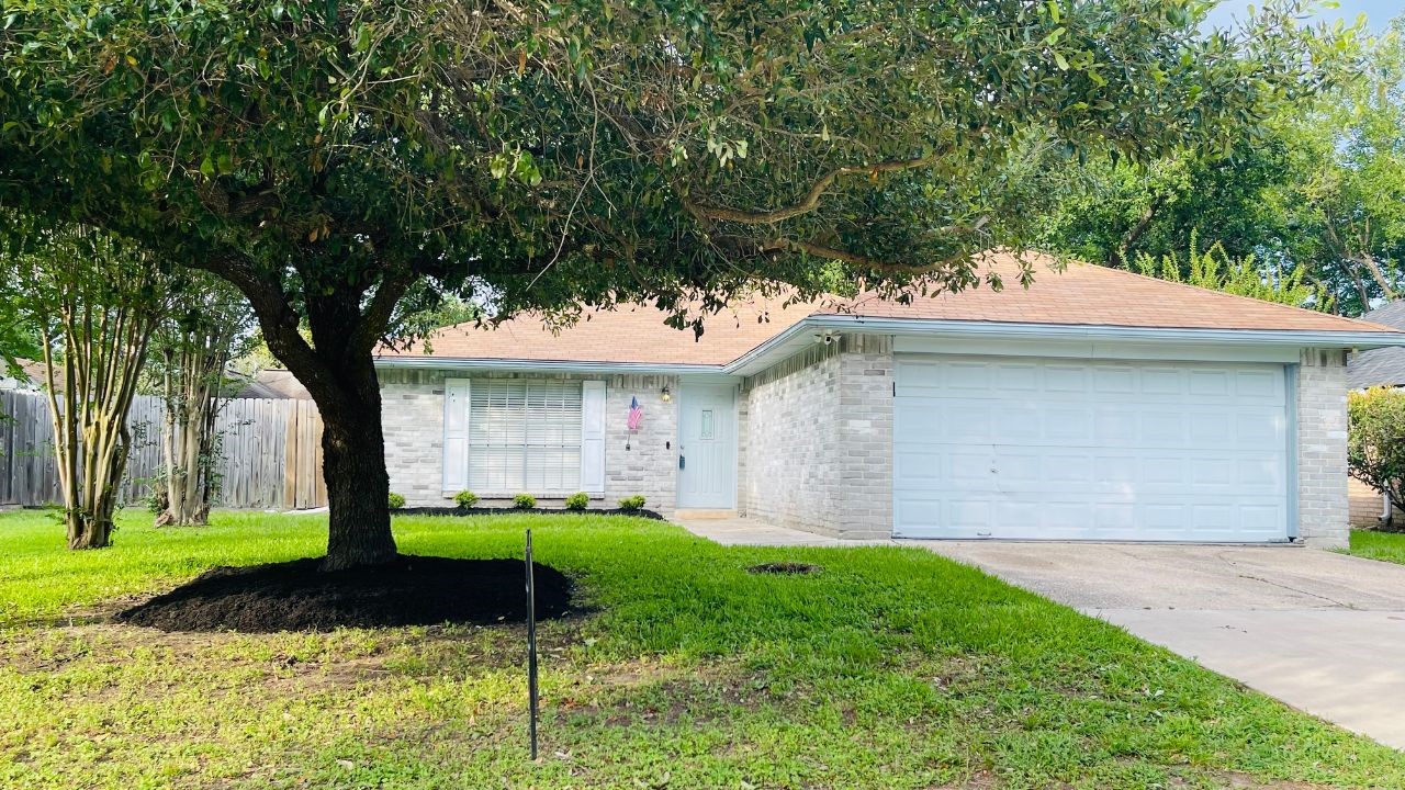 10070 Green Valley Lane Property Photo 1