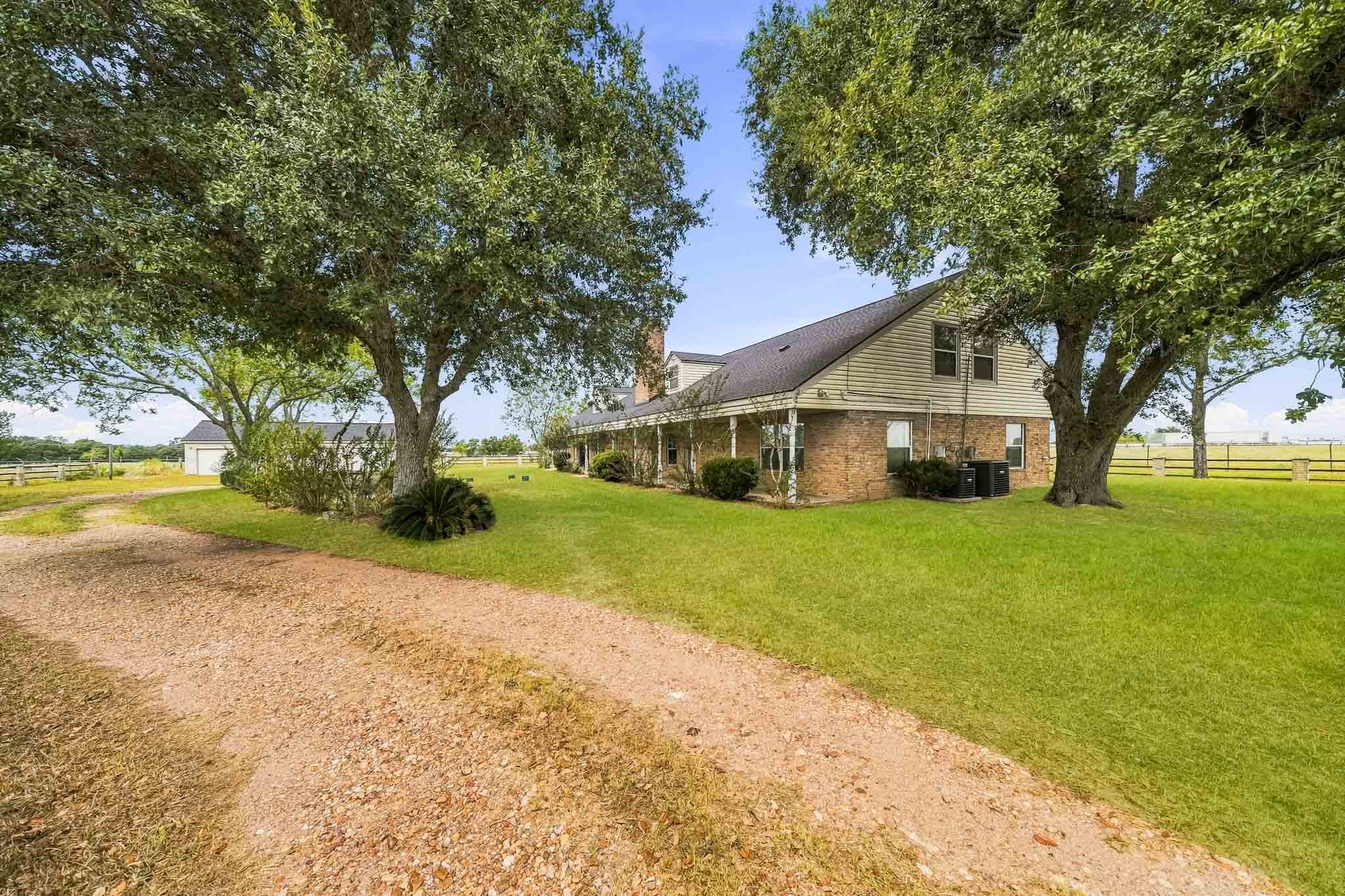 9719 I 10 Frontage Road Property Photo 2